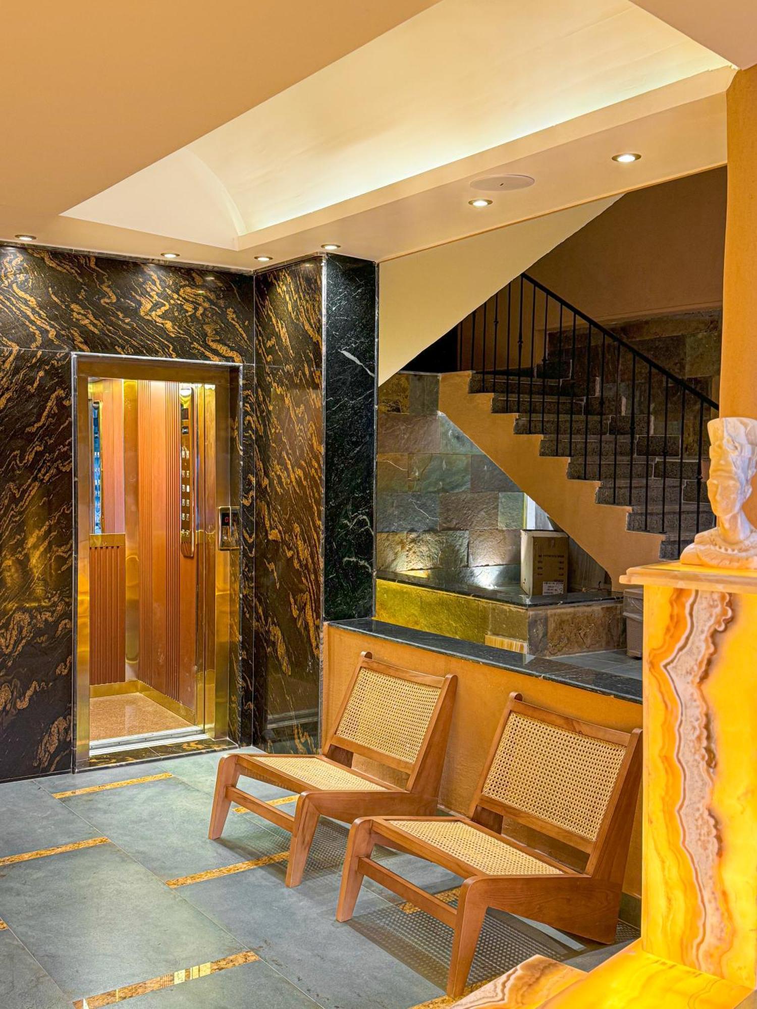 Almas Pyramids Hotel Kafrat al Jabal