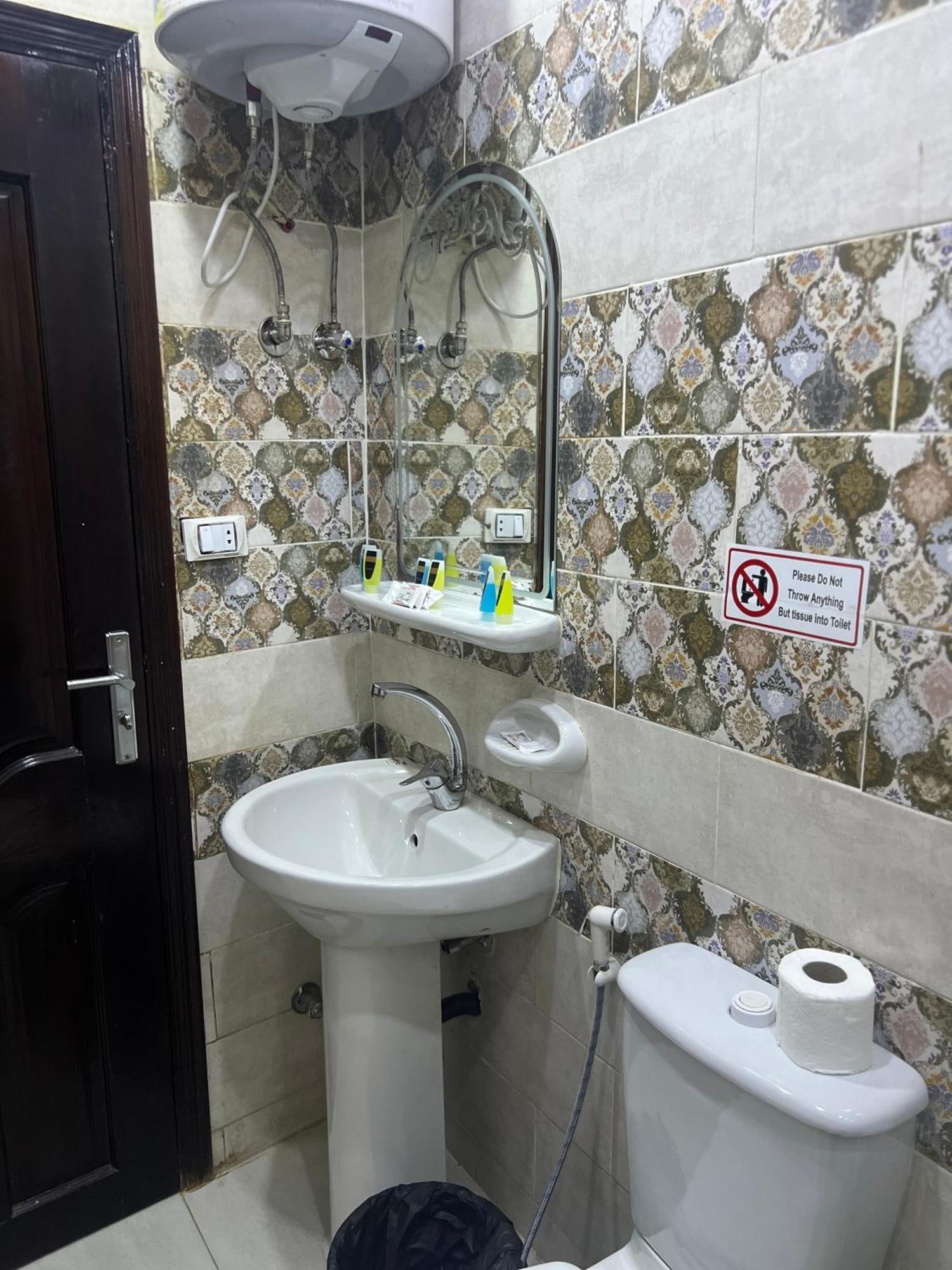 Pyramids And Sphinx Hotel Kafrat al Jabal