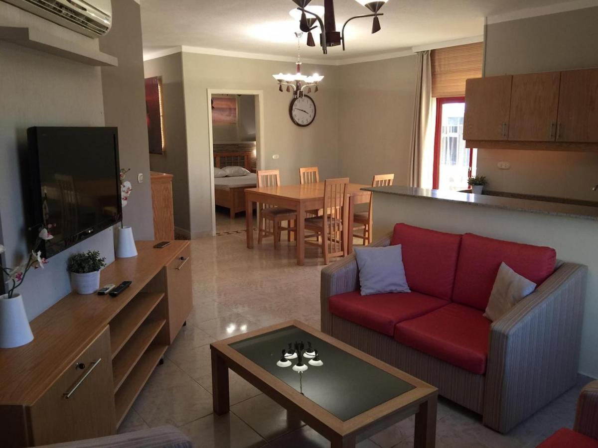 Apartment Cozy With Red Sea View