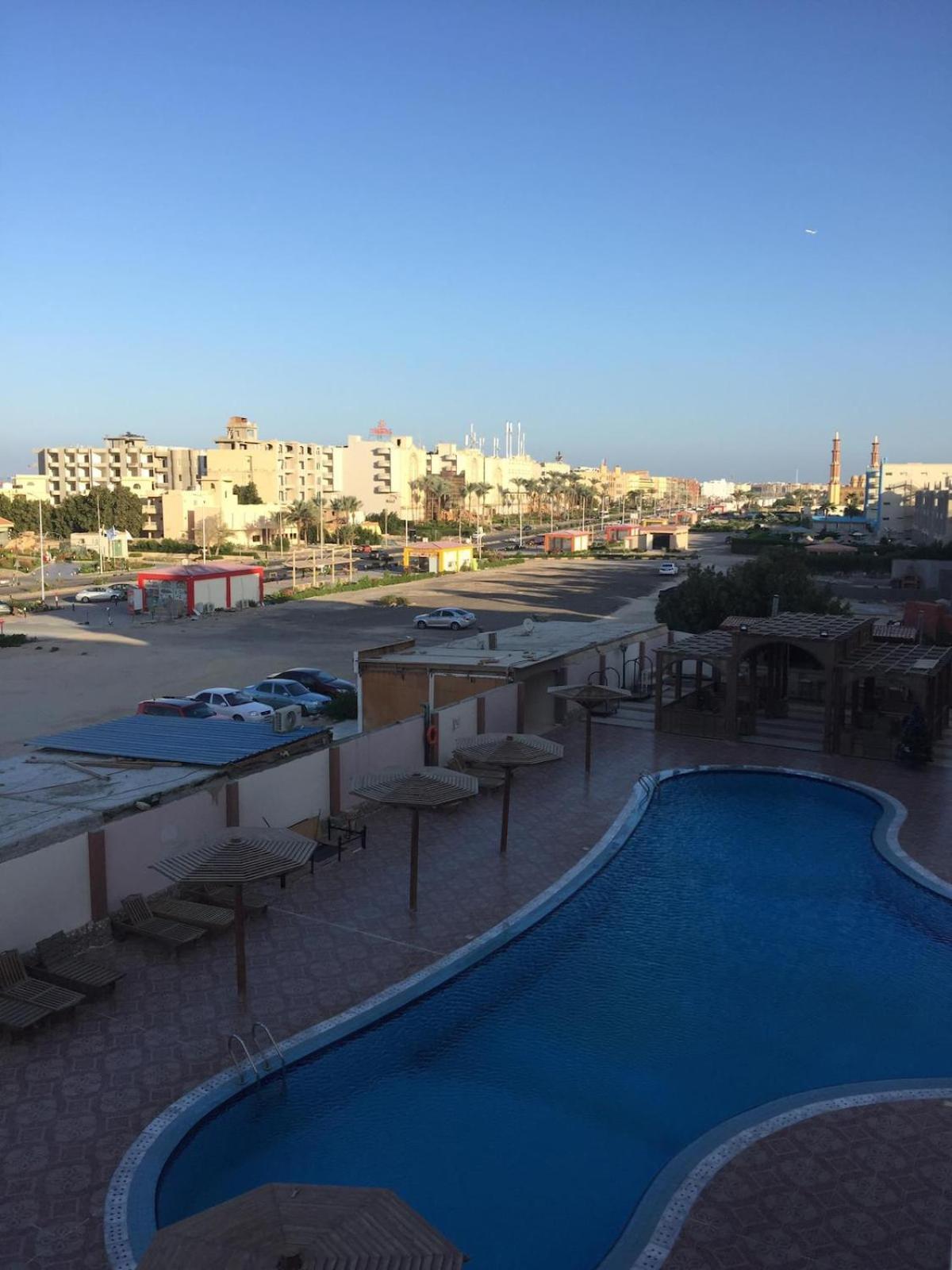 Cozy With Red Sea View *