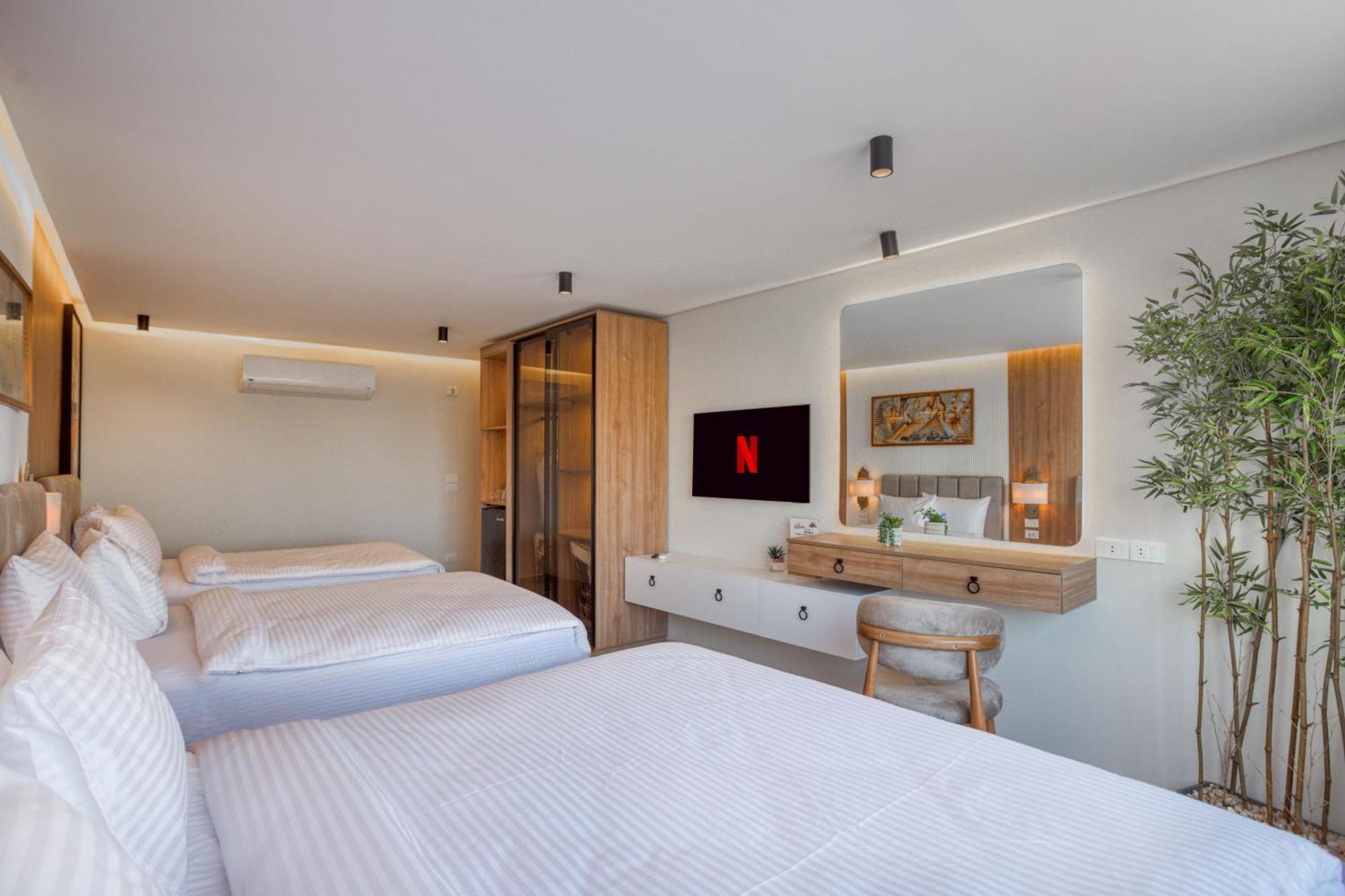 Galaxy Pyramids View Hotel *