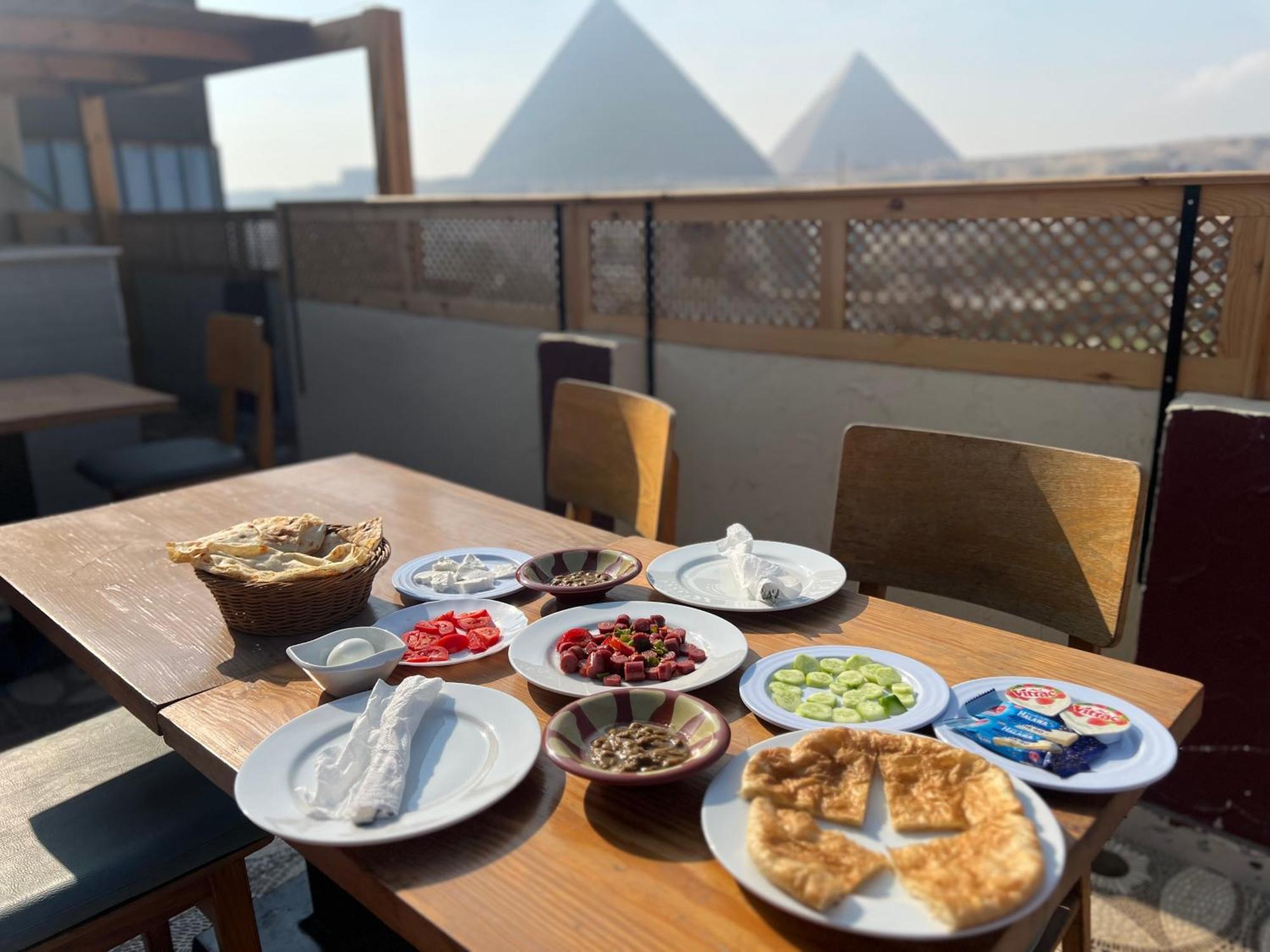 Cheristo Pyramids View * Kafret el-Gabal
