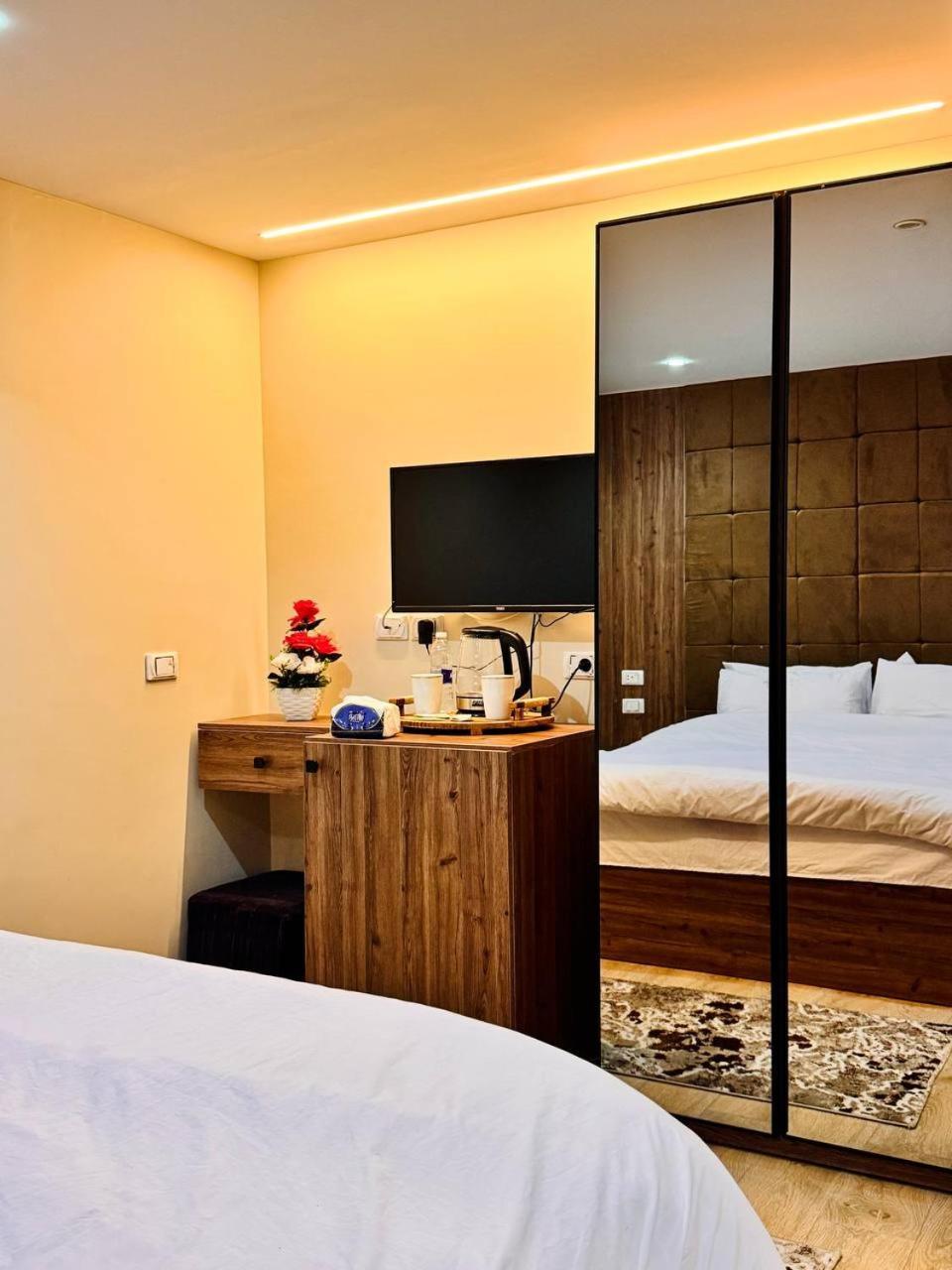 Sphinx Gate Pyramids View Otel
