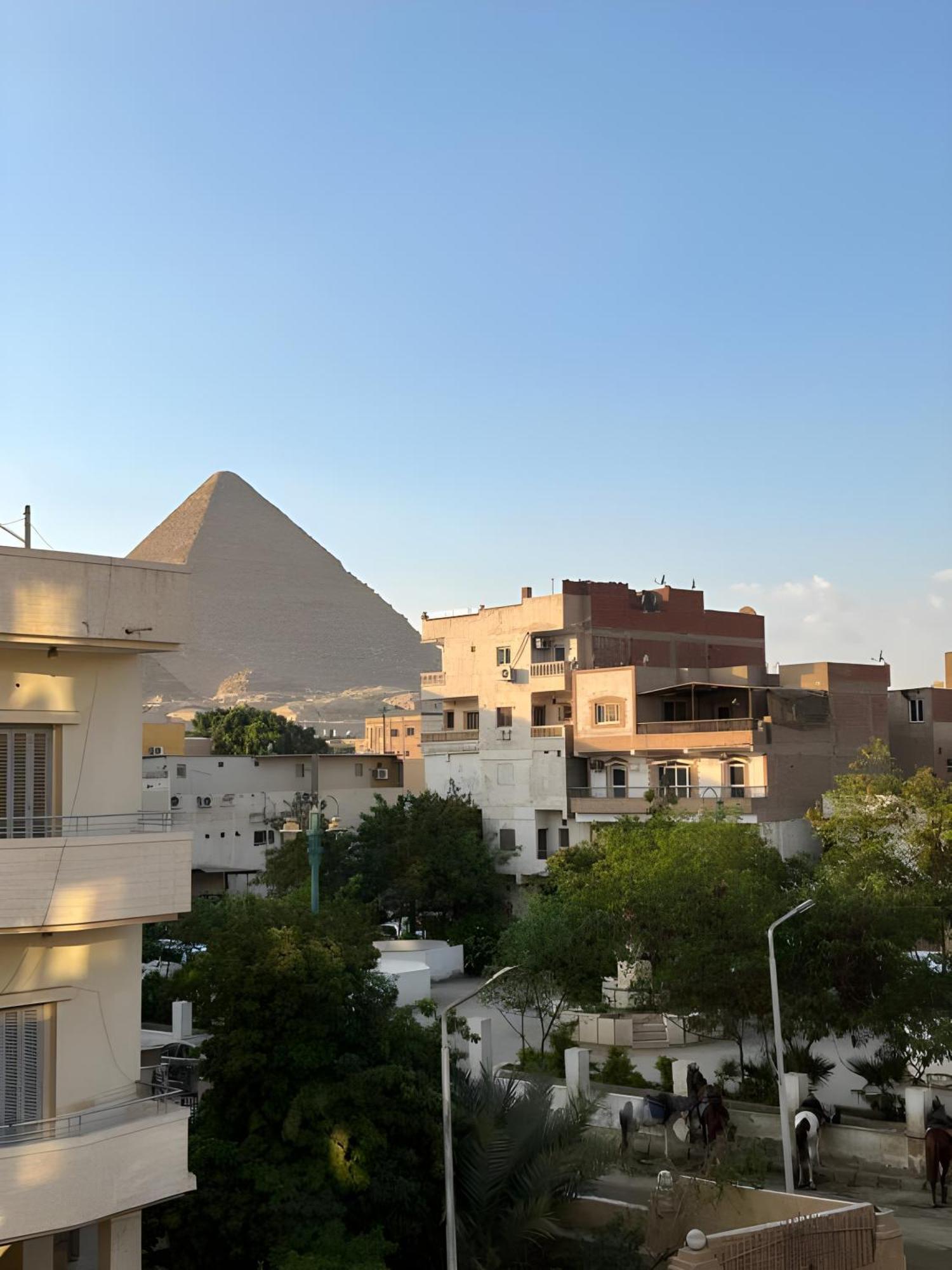 Golden Pyramids Of The Middle East 3* Kafrat al Jabal
