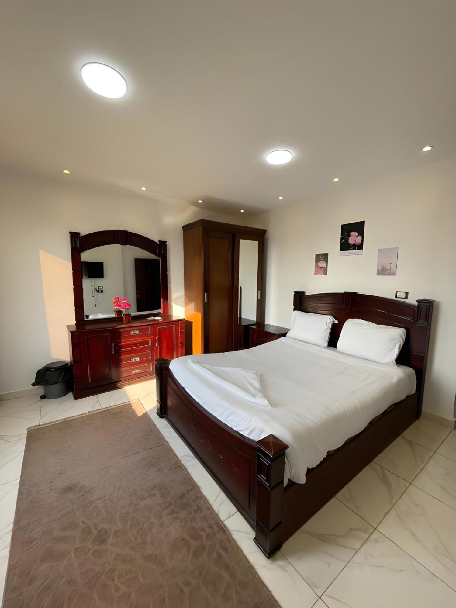 Golden Pyramids Of The Middle East Hotel 3*
