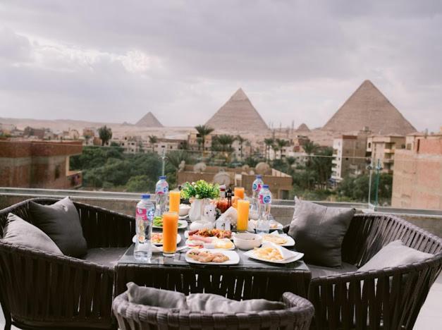 Tuya Pyramid View Hotel *