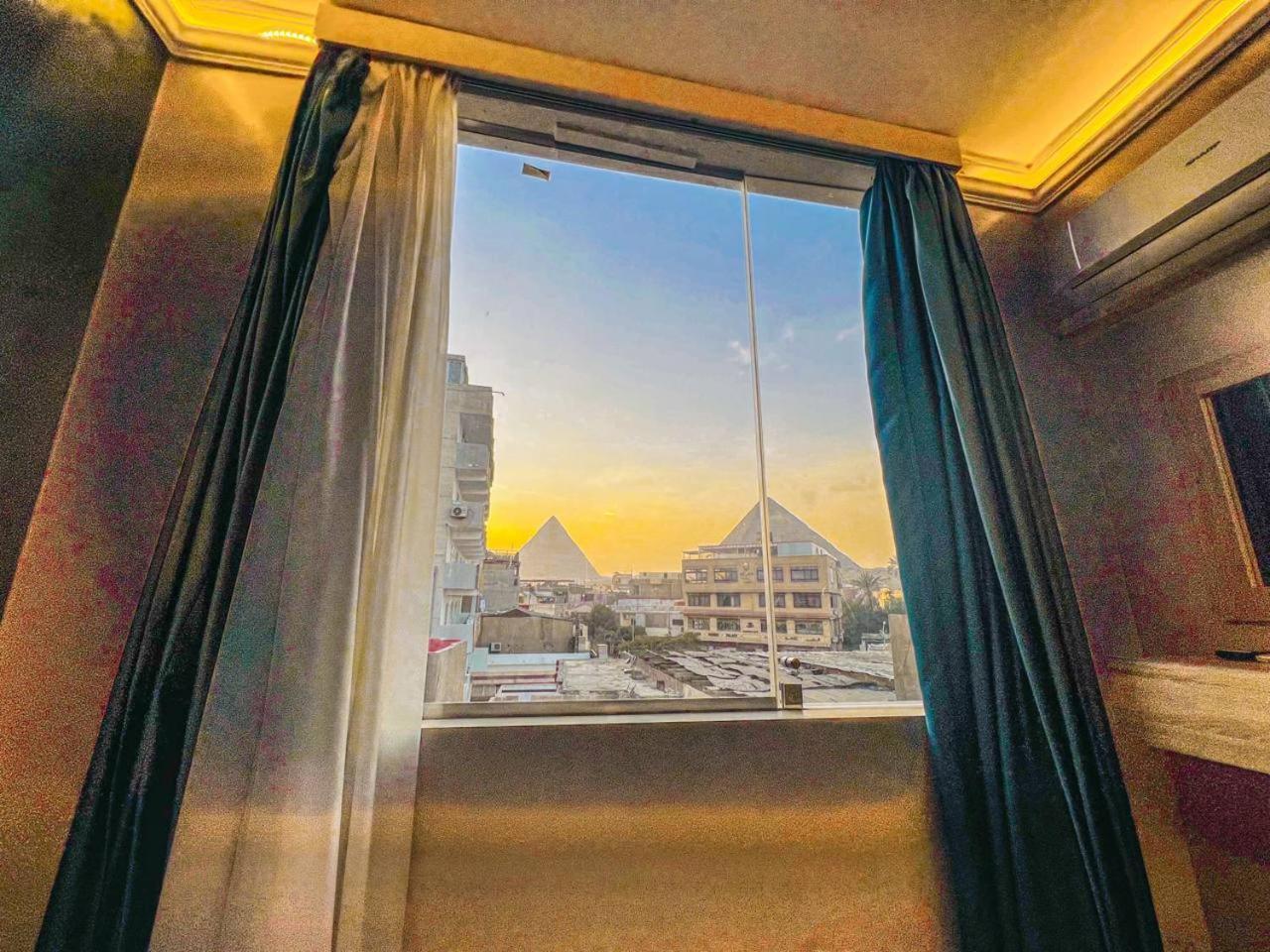 Reds Pyramids View 3* Cairo