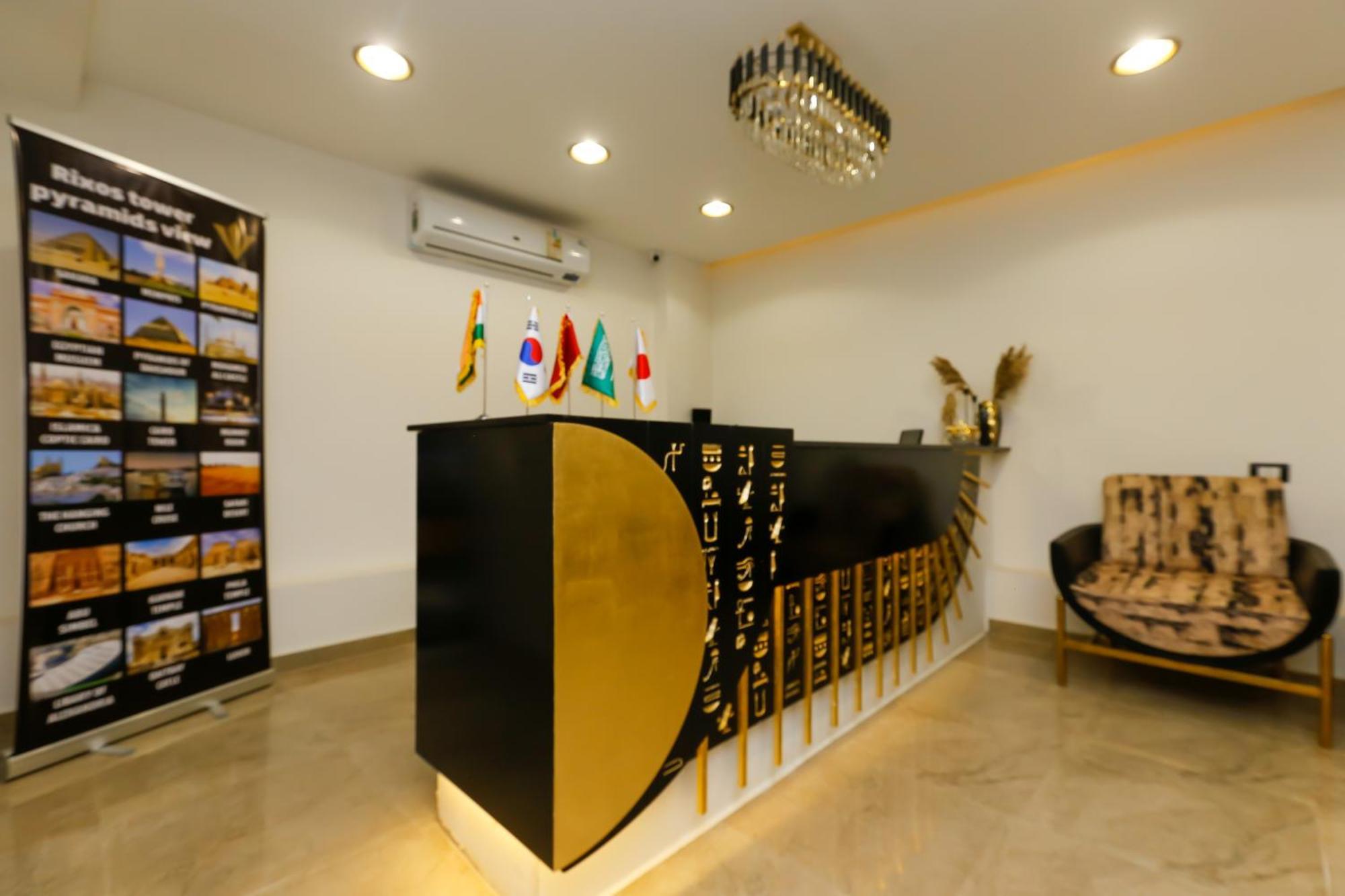 Aparthotel Rixoss Tower Pyramids View *