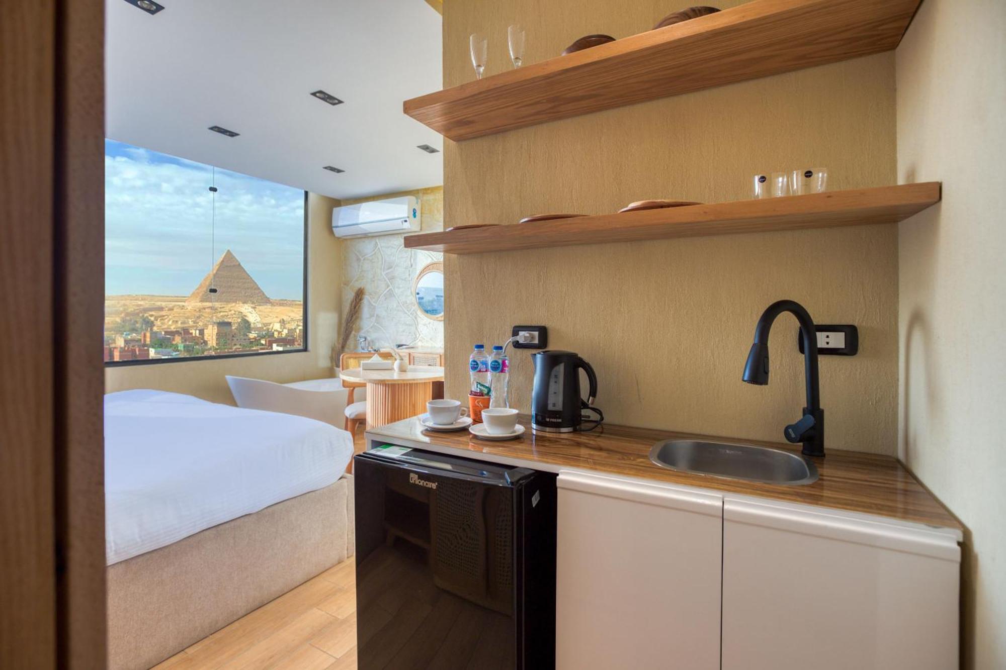 Hotel Eterna Pyramids View