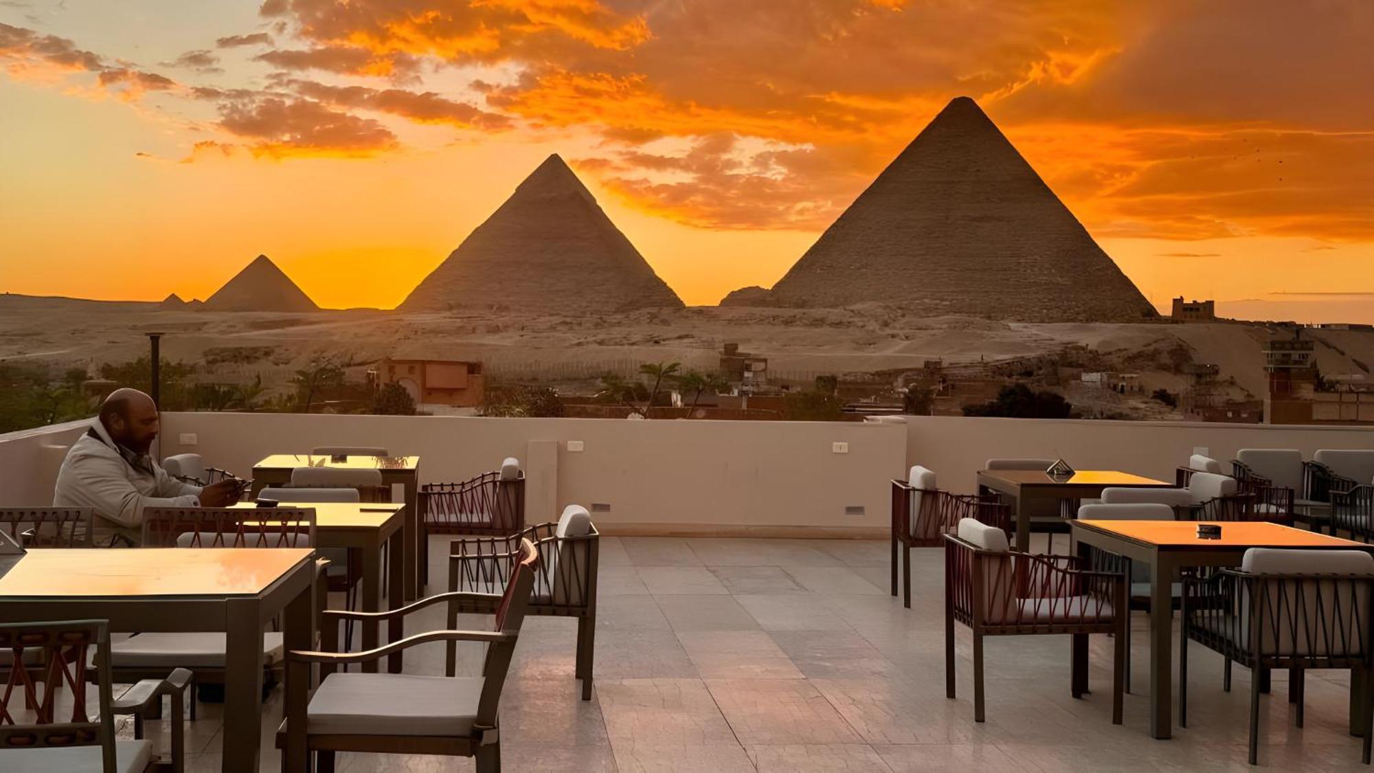 Golden Pyramids Of The Middle East Hotel 3*