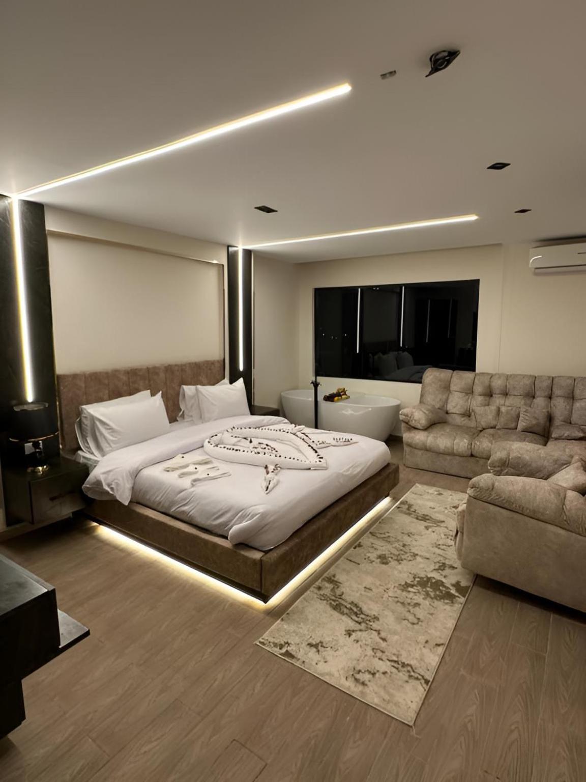 Hotel Golden Pyramids Of The Middle East Kafrat al Jabal