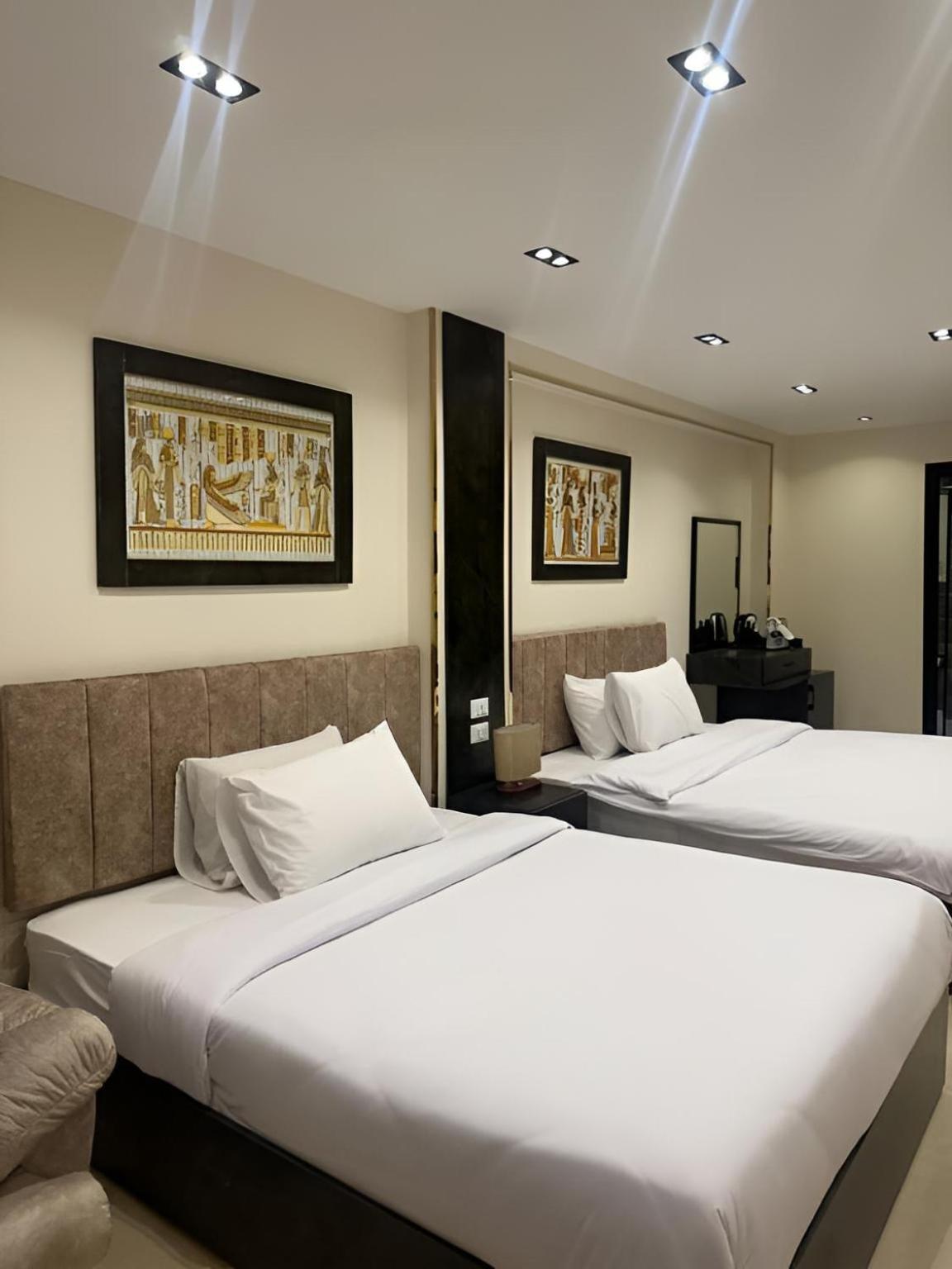 Golden Pyramids Of The Middle East Hotel Kafrat al Jabal