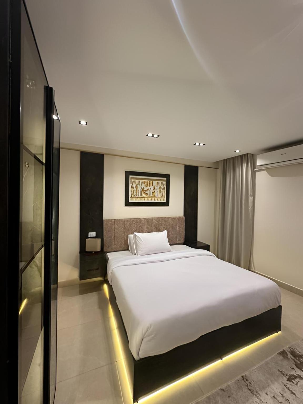 Golden Pyramids Of The Middle East Hotel Kafrat al Jabal