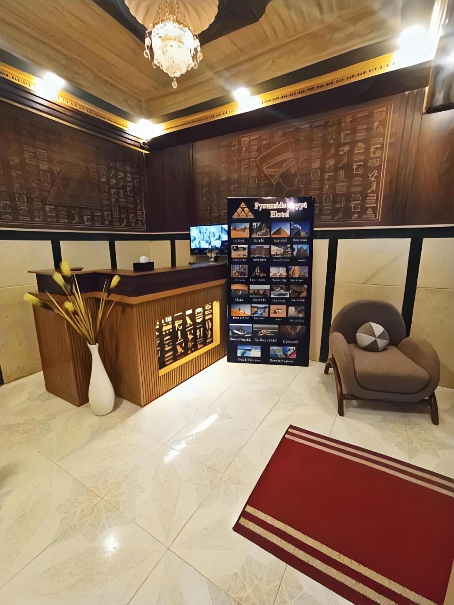 Pharaohs Pyramids Crypt Hotel Kairo