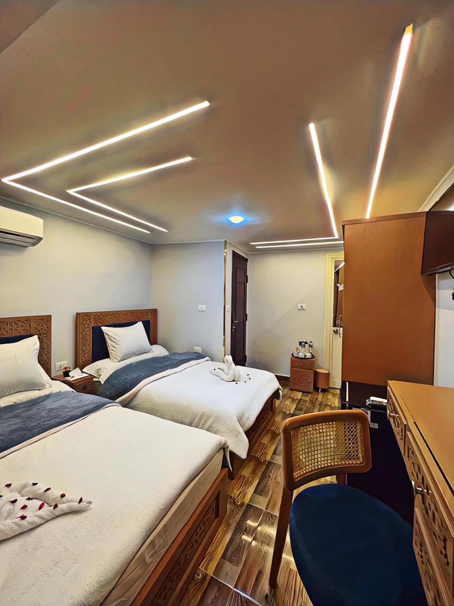 Hotel Pharaohs Pyramids Crypt Kairo