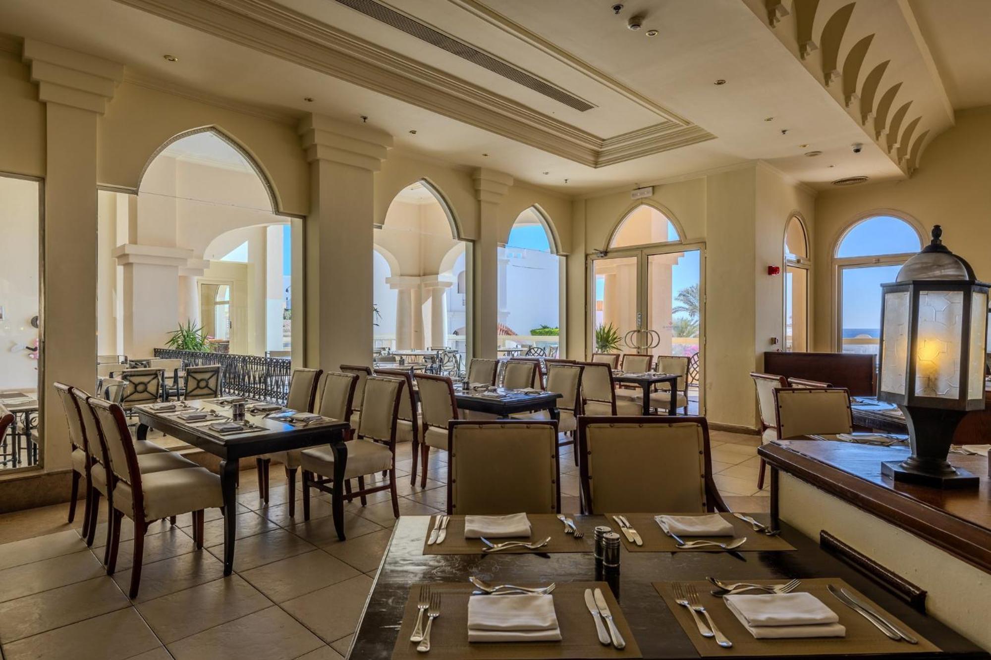 Continental Plaza Hotel 4*