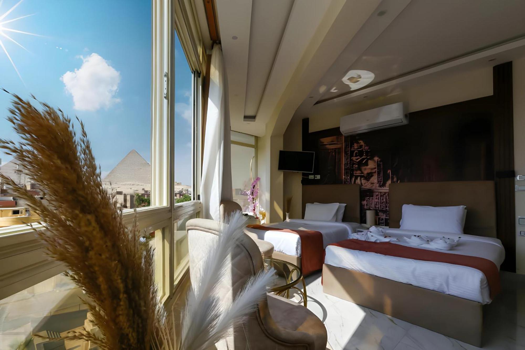 Otel Desert Crown Of The Middle East Pyramids View