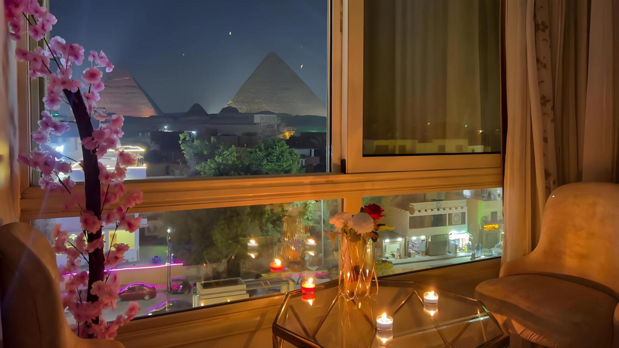 Otel Desert Crown Of The Middle East Pyramids View Kahire