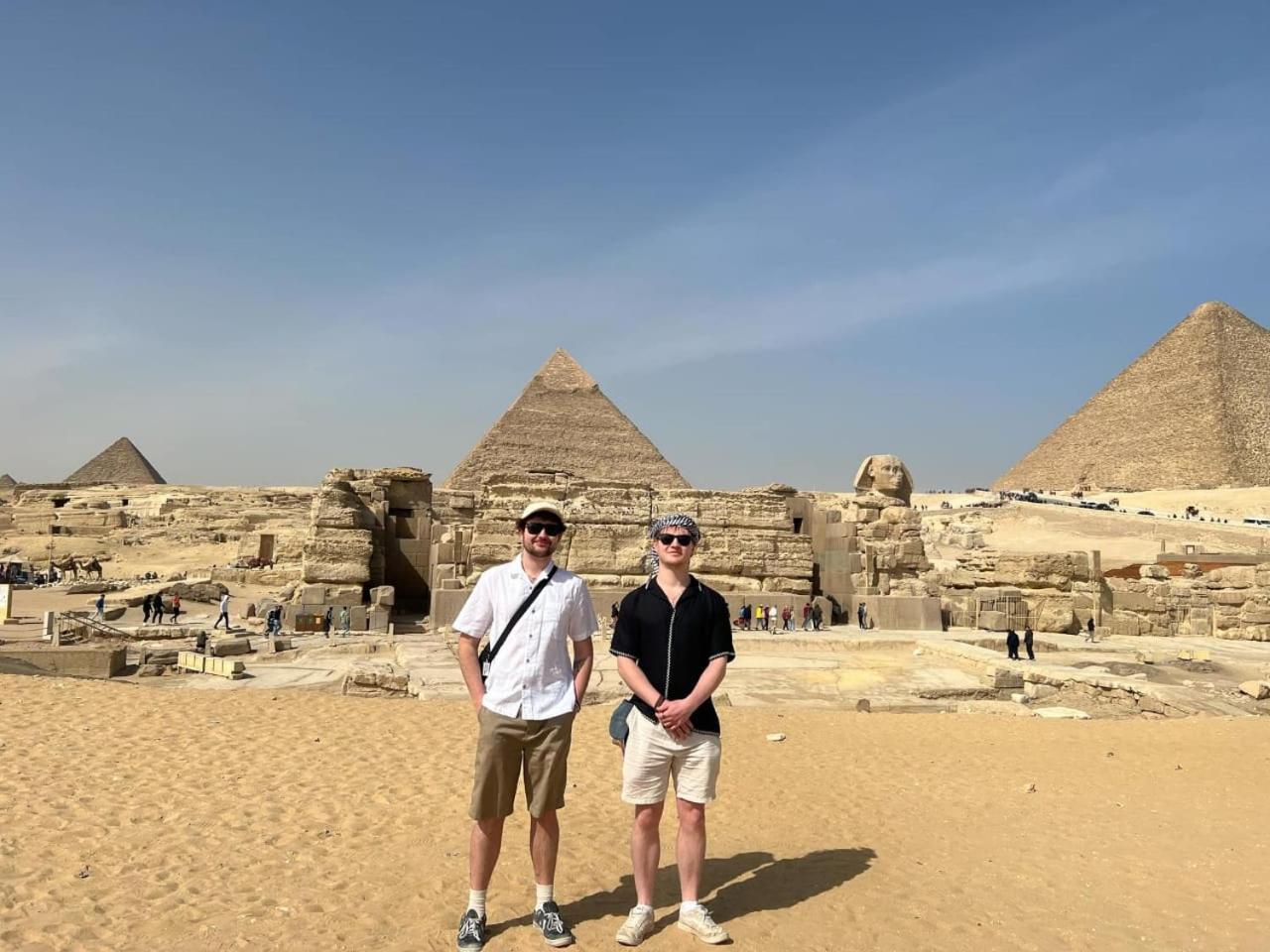 Pharaohs Pyramids Crypt Hotel Kairo