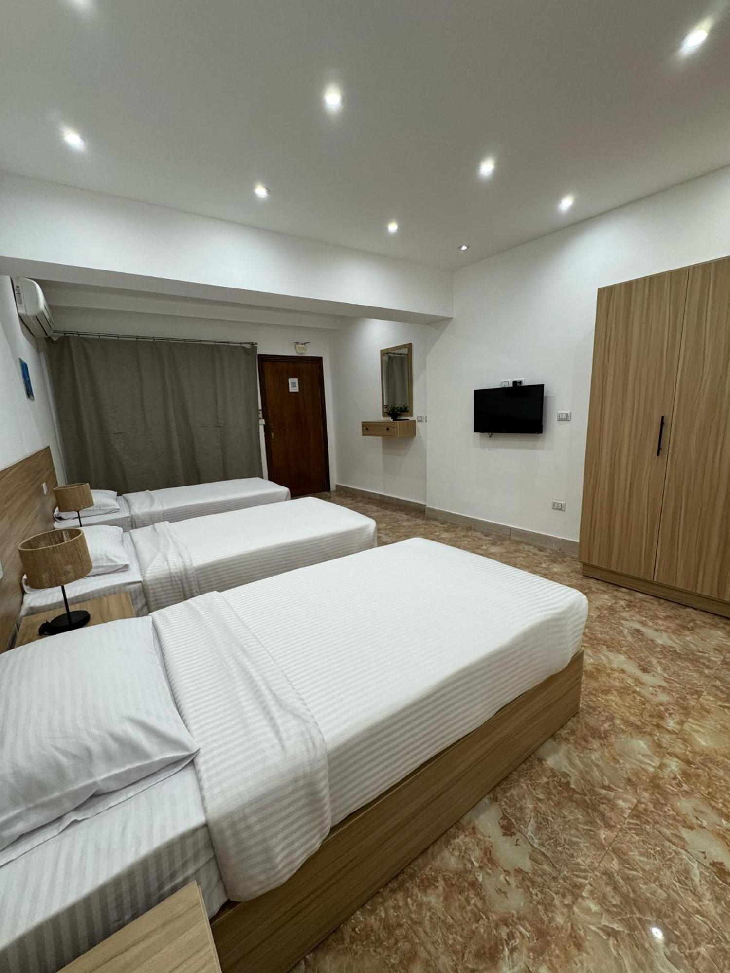 Lilly Lounge And Pool For Adults Only Motel