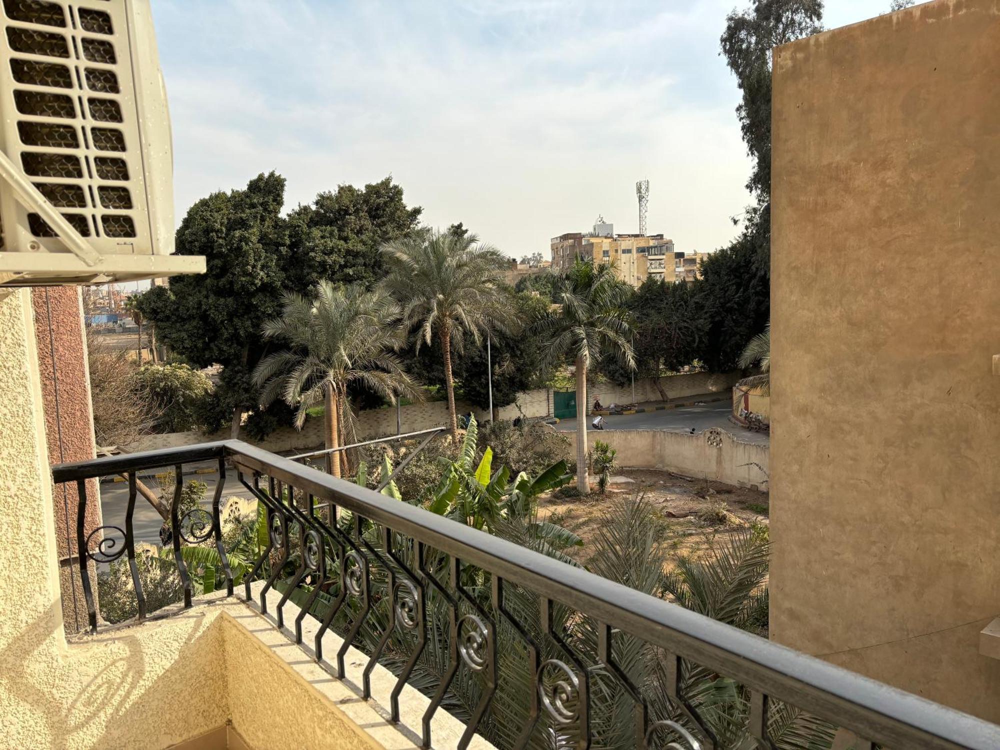 O Pyramids View *