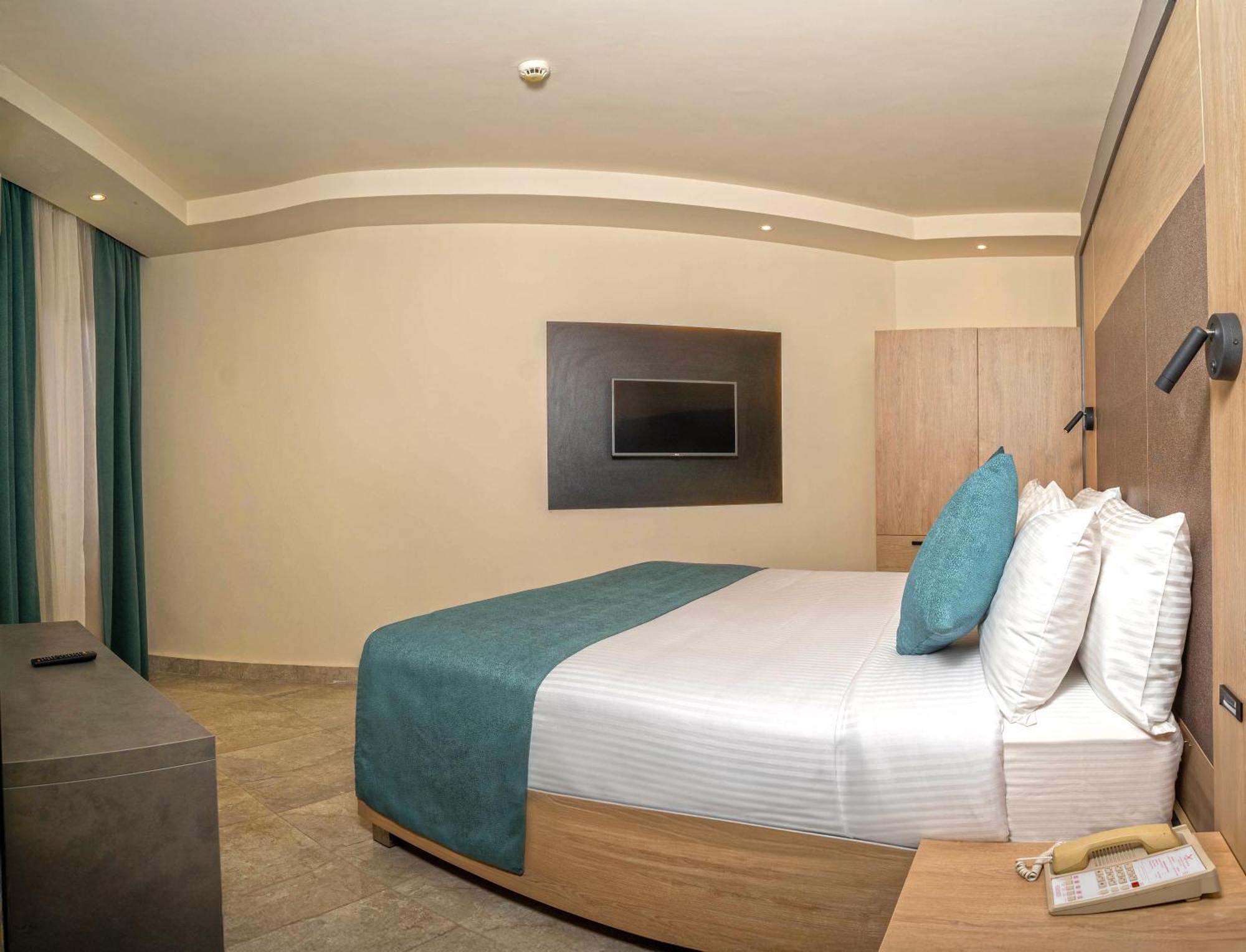 Xperience Kiroseiz Parkland Resort 5*