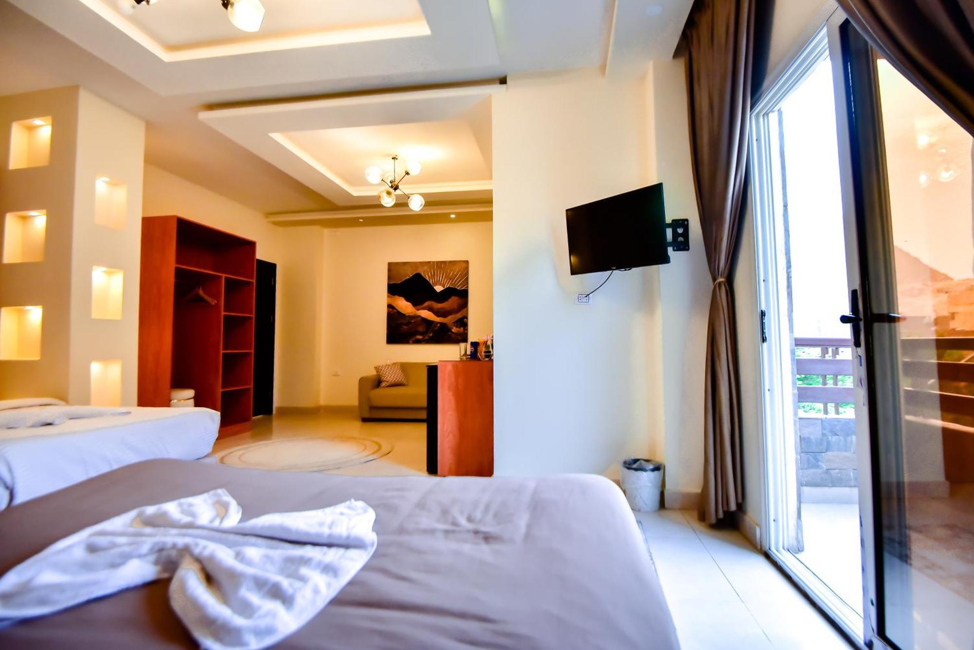 Solima Pyramids View Otel Kafret el-Gabal