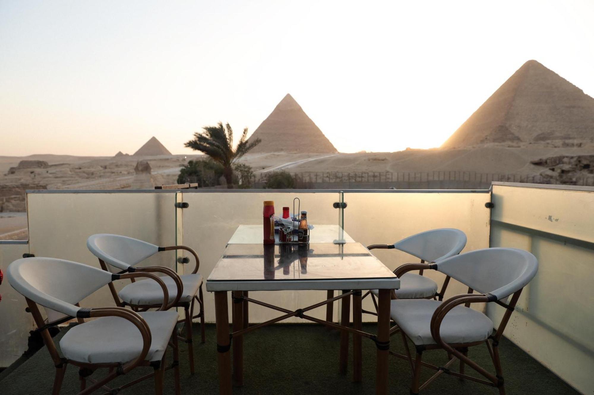 La Scarab Pyramids View Hotel