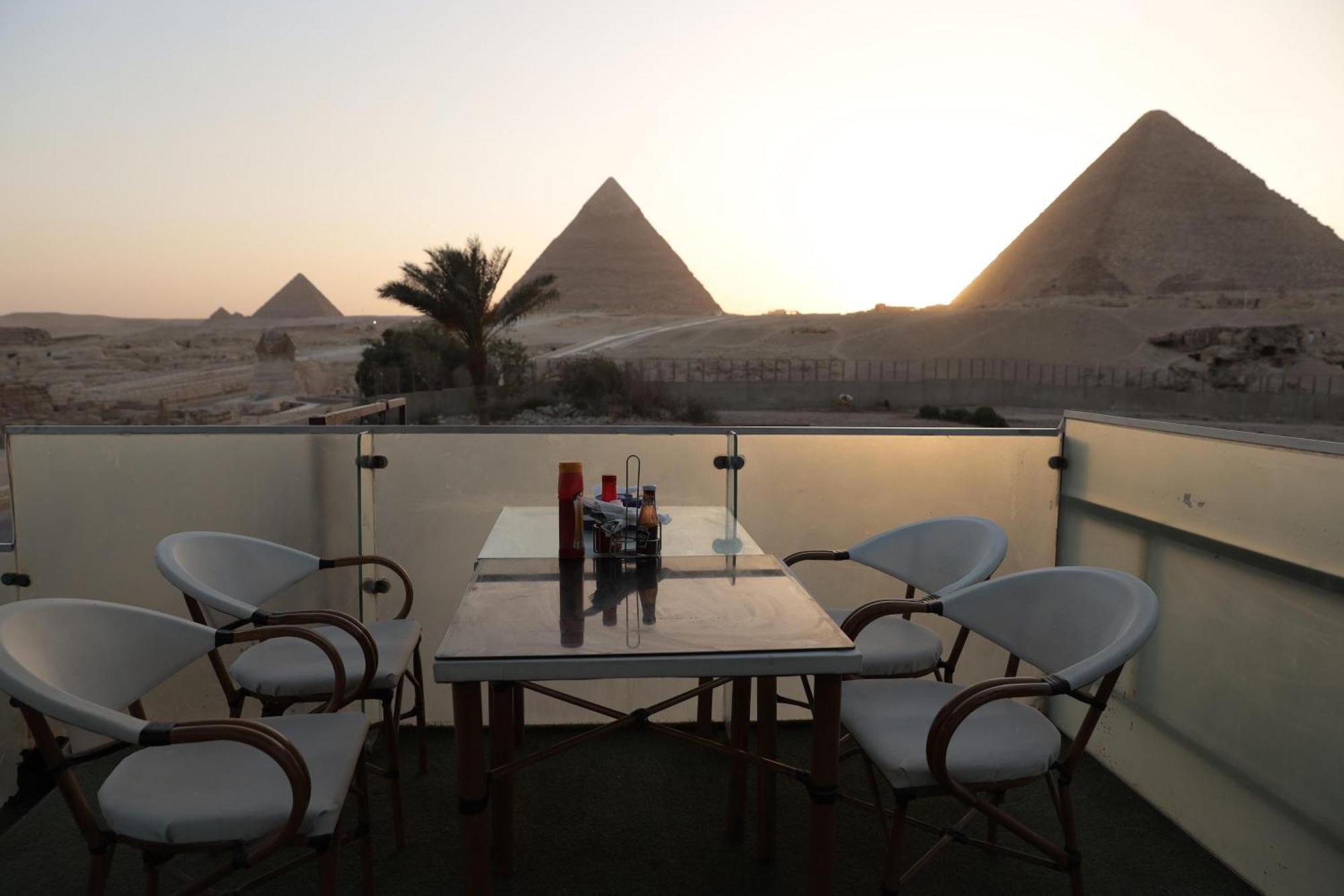 Hotel Blue Scarab Pyramids View Cairo