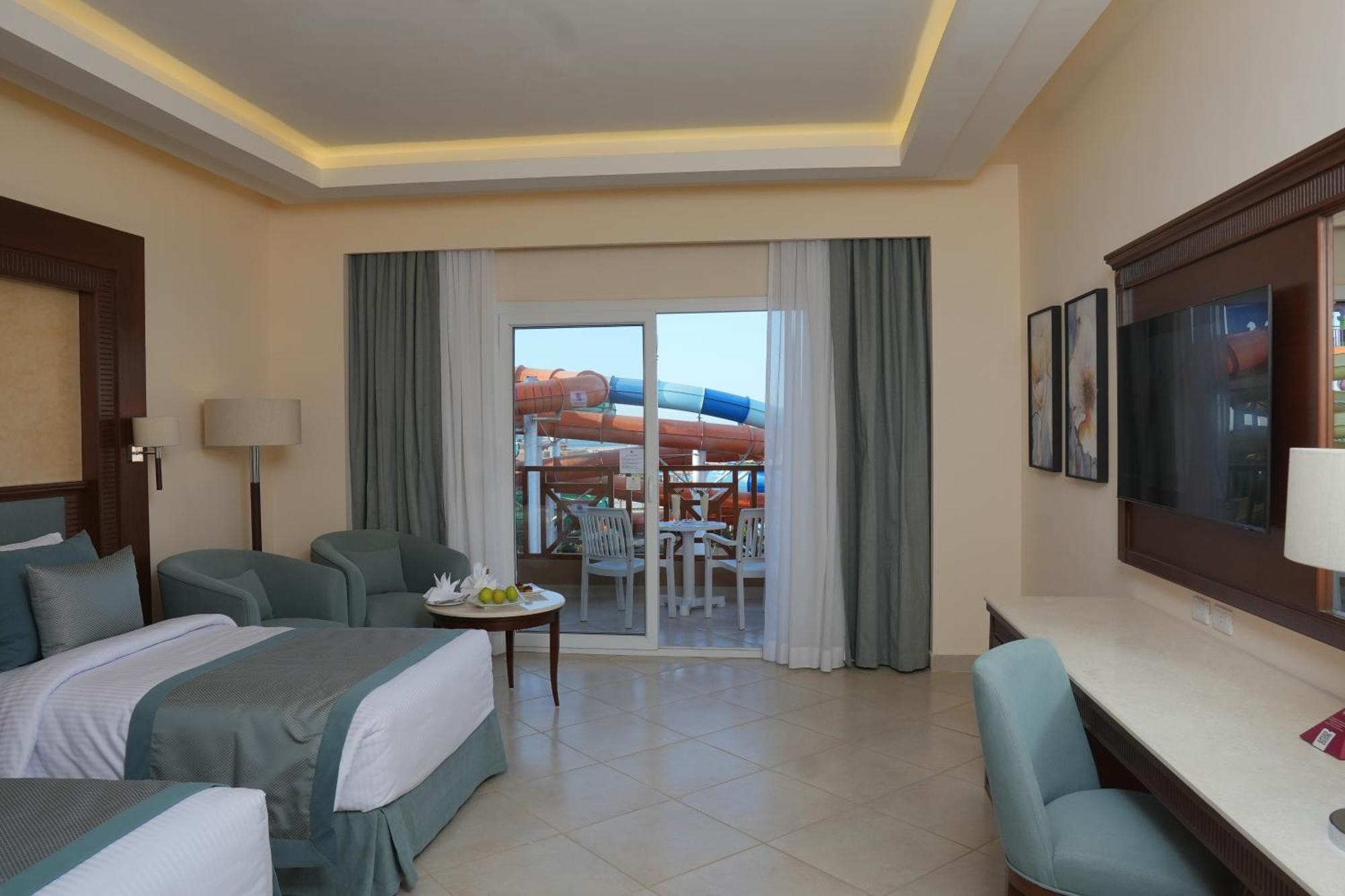 Charmillion Gardens Aquapark Resort