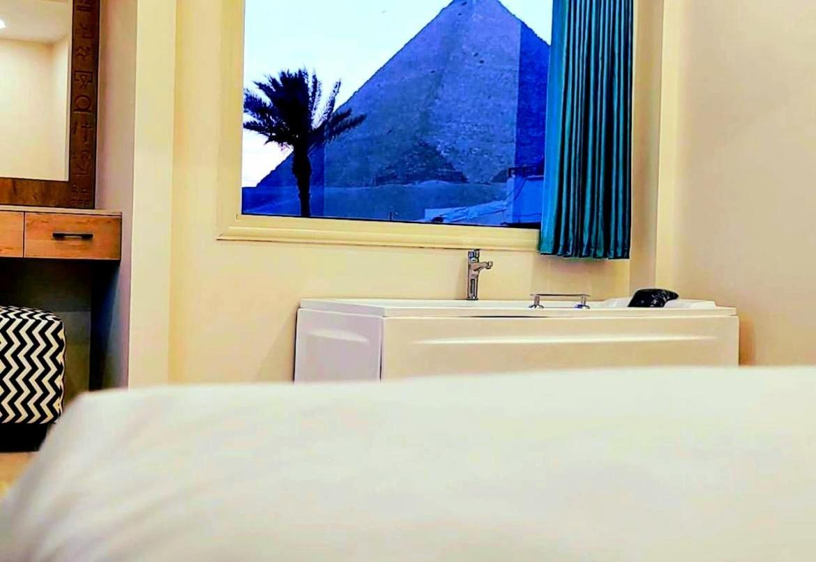 Pyramids & Sphinx Gate Front View 4*