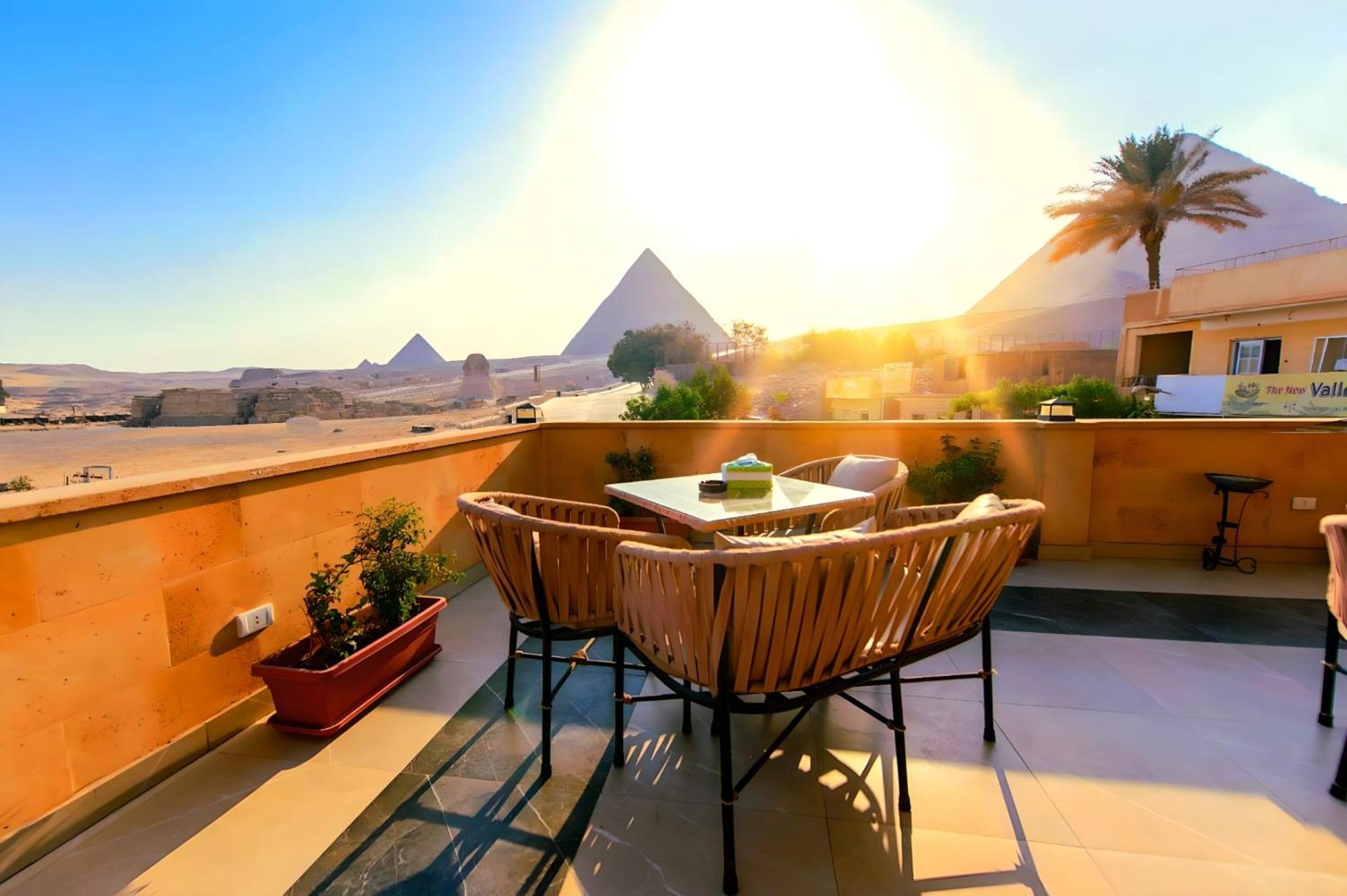 Pyramids & Sphinx Gate Front View 4* Cairo