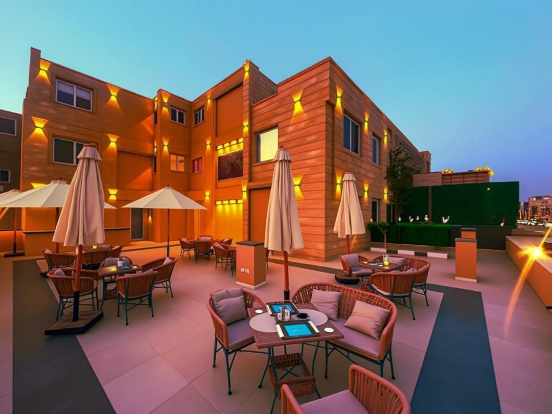 Pyramids & Sphinx Gate Front View Hotel Cairo