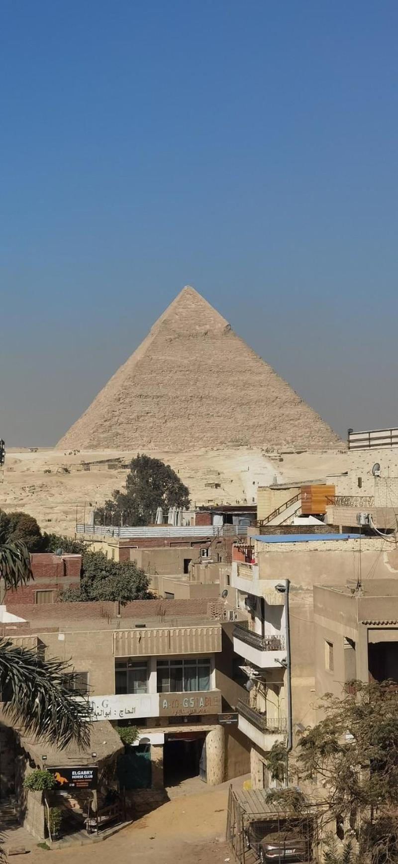 Pyramid View * Cairo