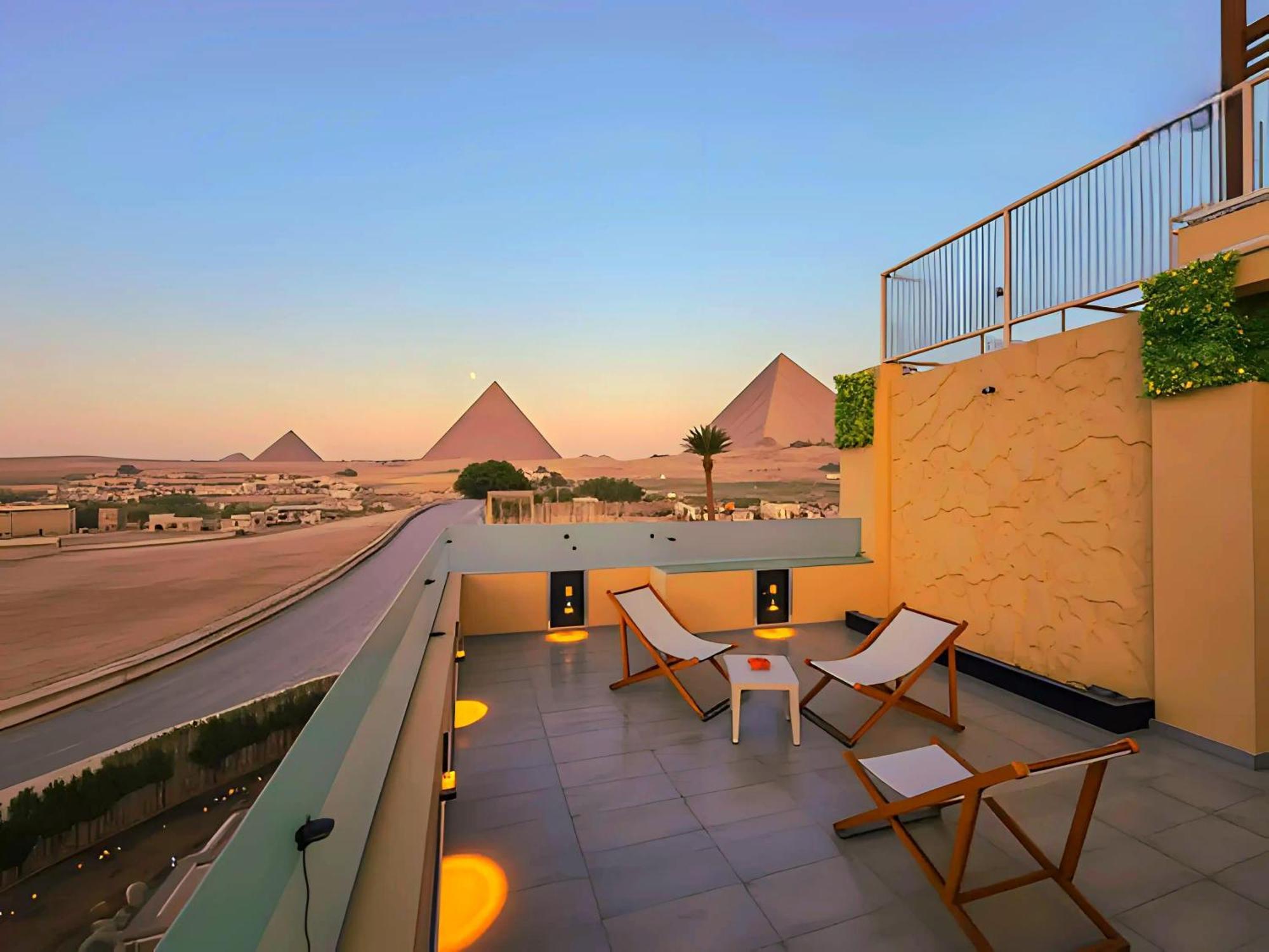 Hotel Pyramids & Sphinx Gate Front View Cairo