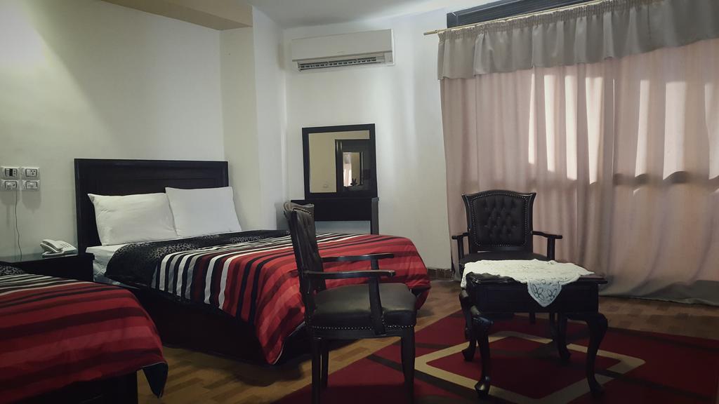 Mandarin Hostel *
