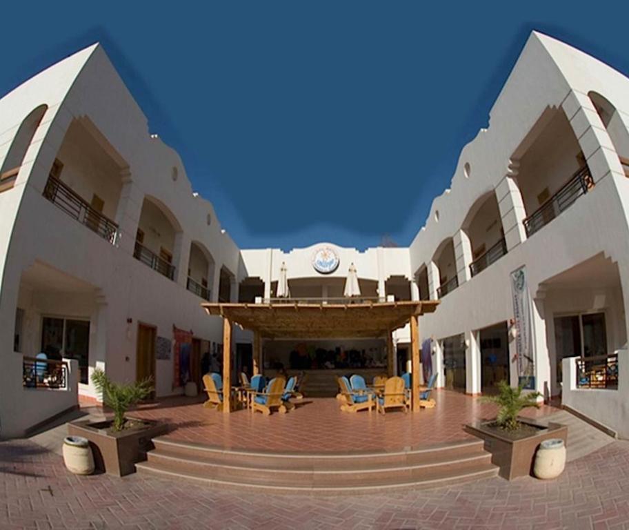 Resort Holiday Service College & Diving 3*