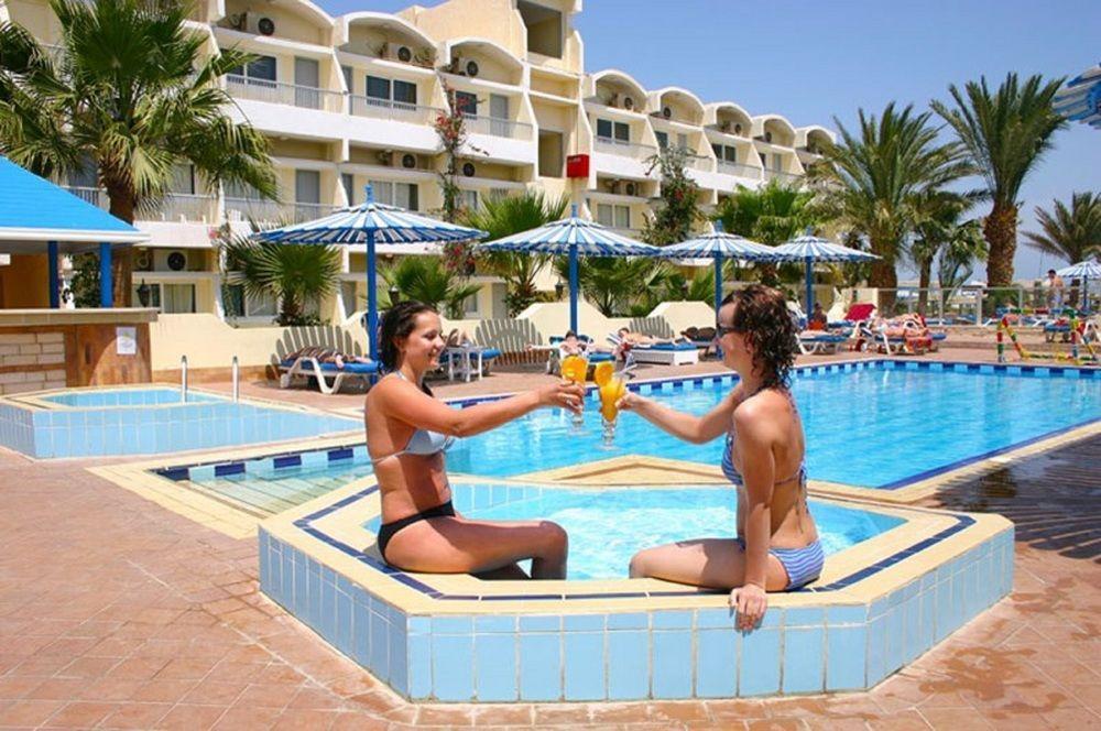Empire Beach Aqua Park Resort 3*