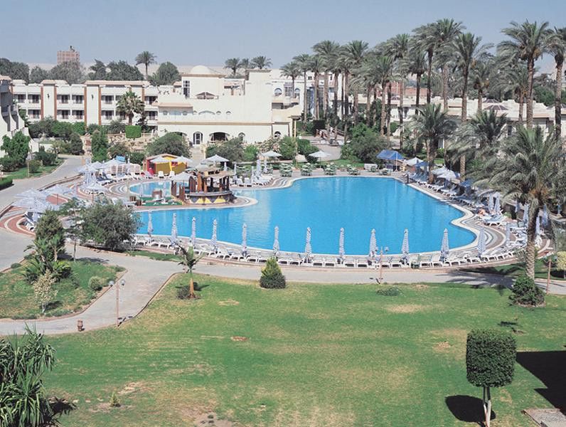 Cataract Pyramids 4*