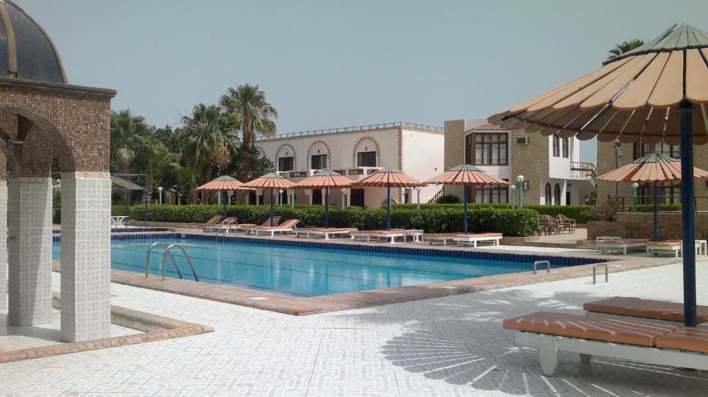 Al Mashrabiya Beach Hotel 3*