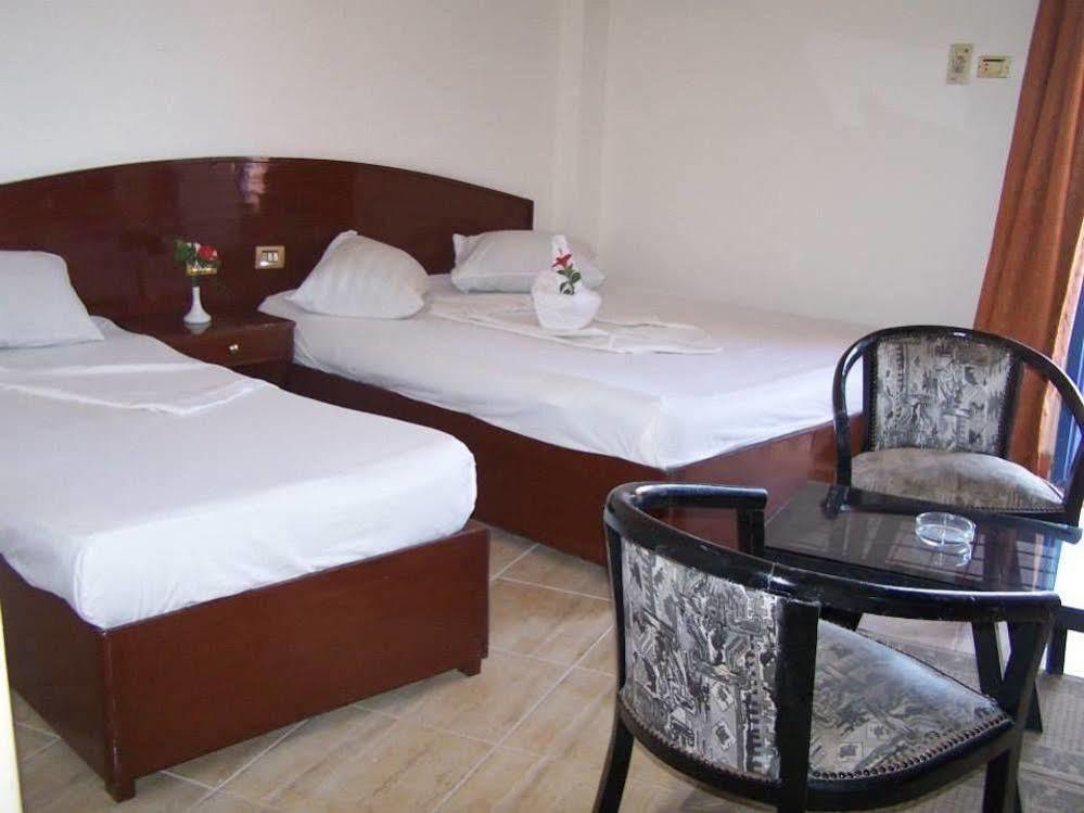 Eiffel Hotel 3*