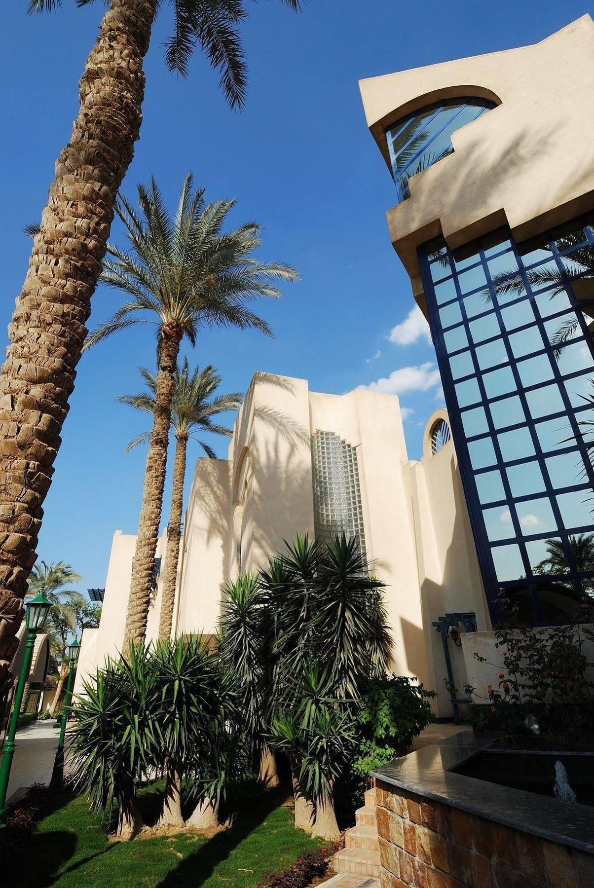 Jaz Pyramids Hotel 4*