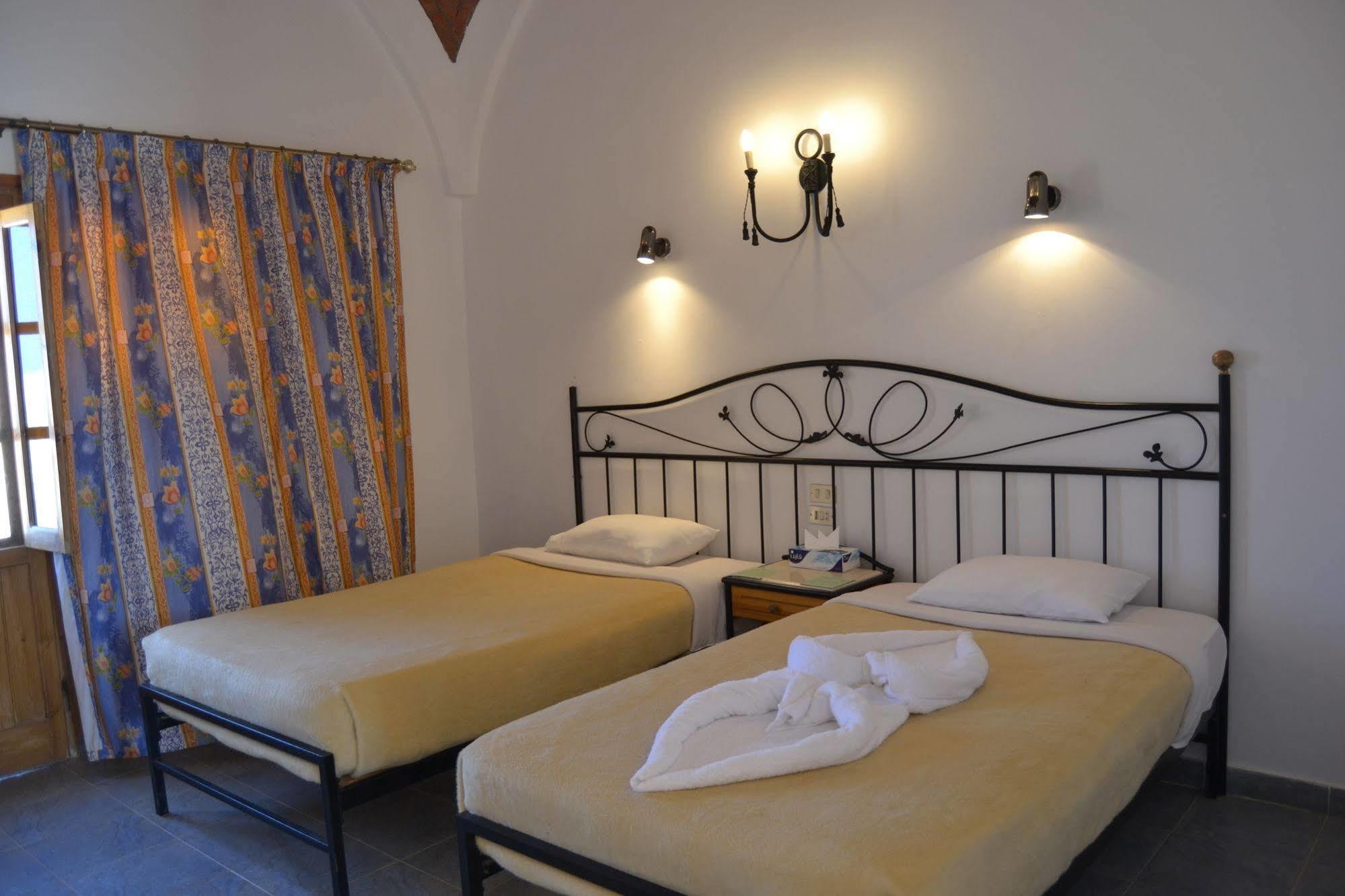 Marsa Nakari Village Otel 2*