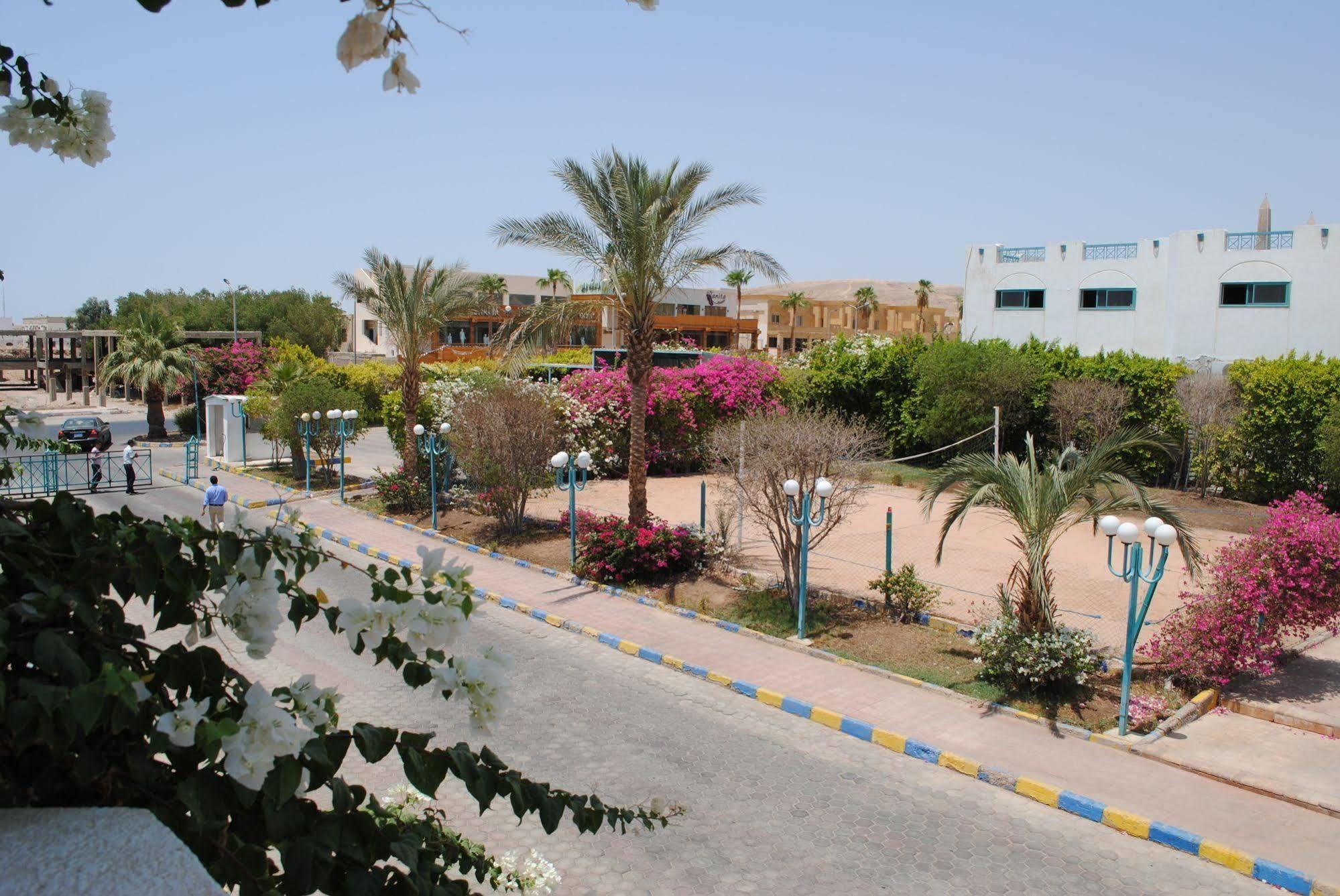 Cliff Hotel 2*