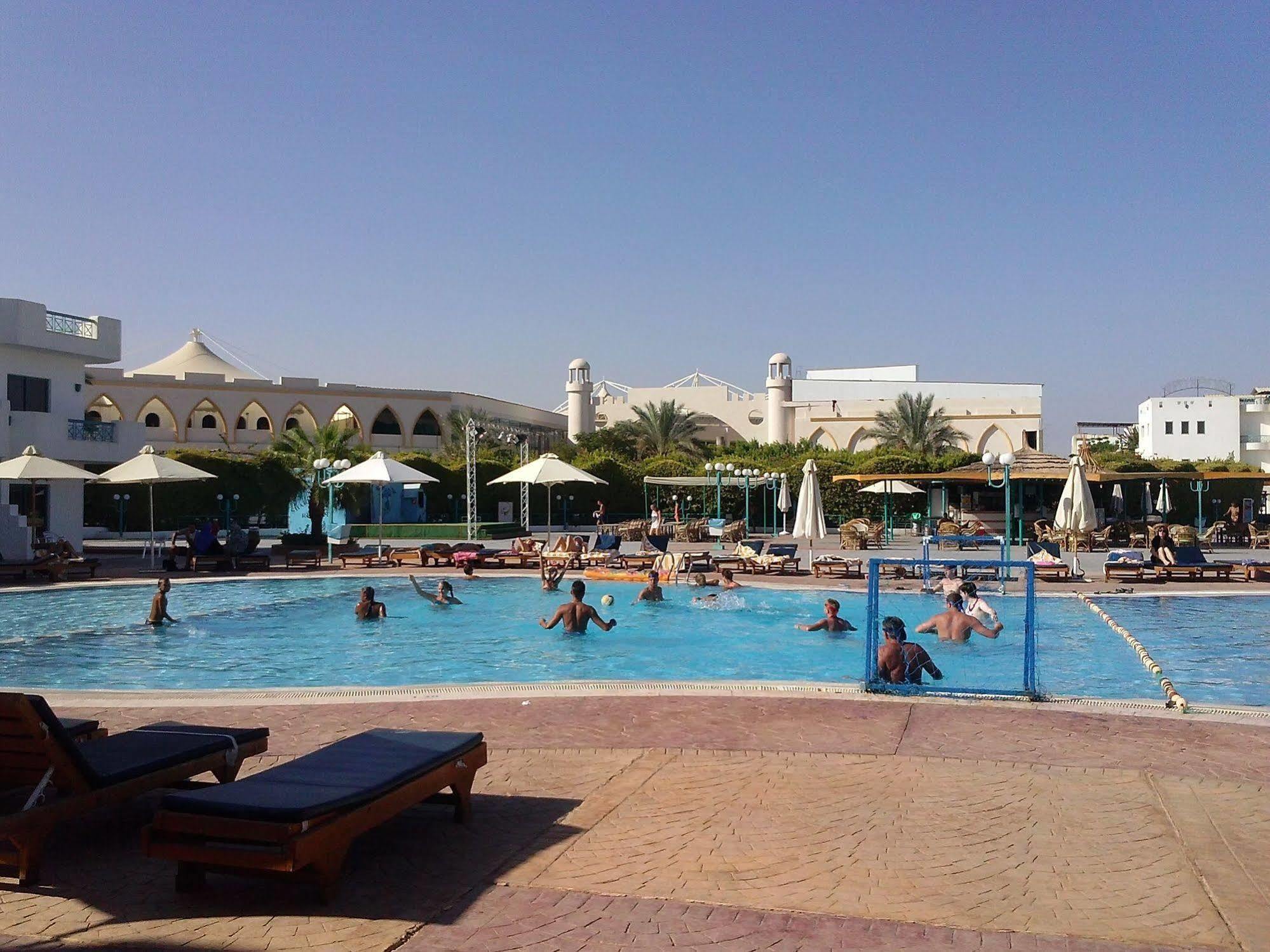 Cliff Hotel 2*