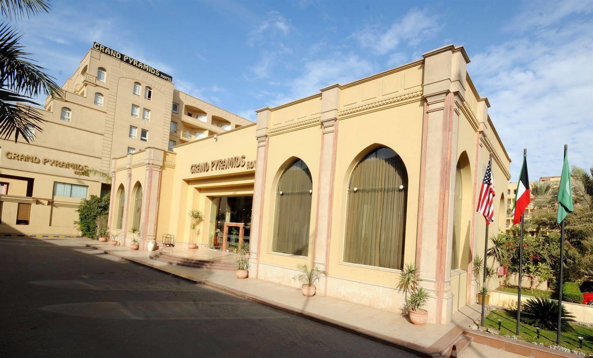 Grand Pyramids 4*