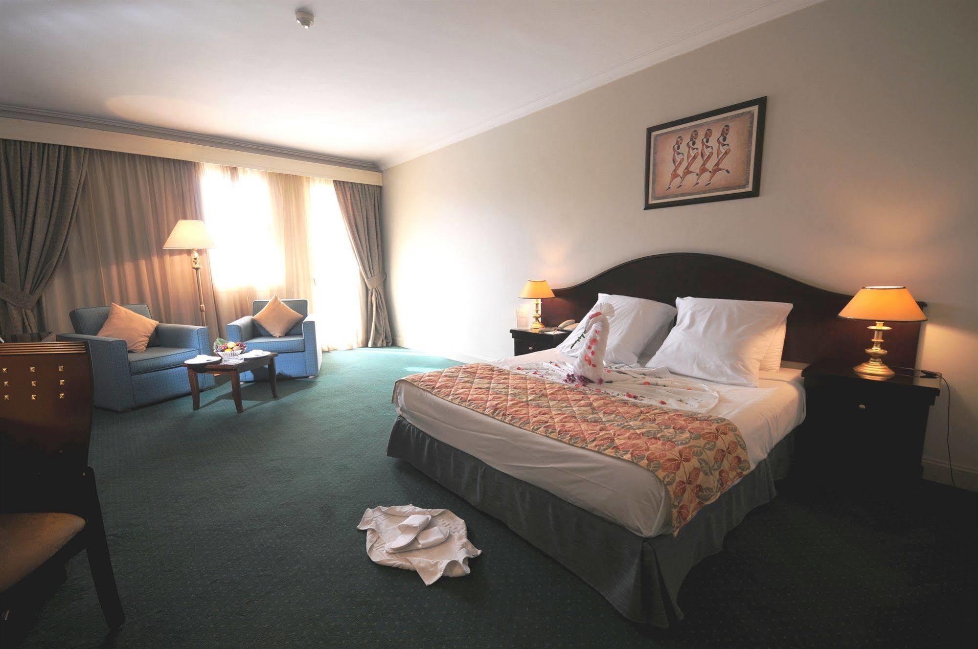 Hotel Grand Pyramids