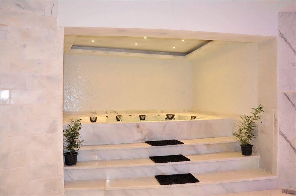 Golden 5 Emerald Hotel 4*