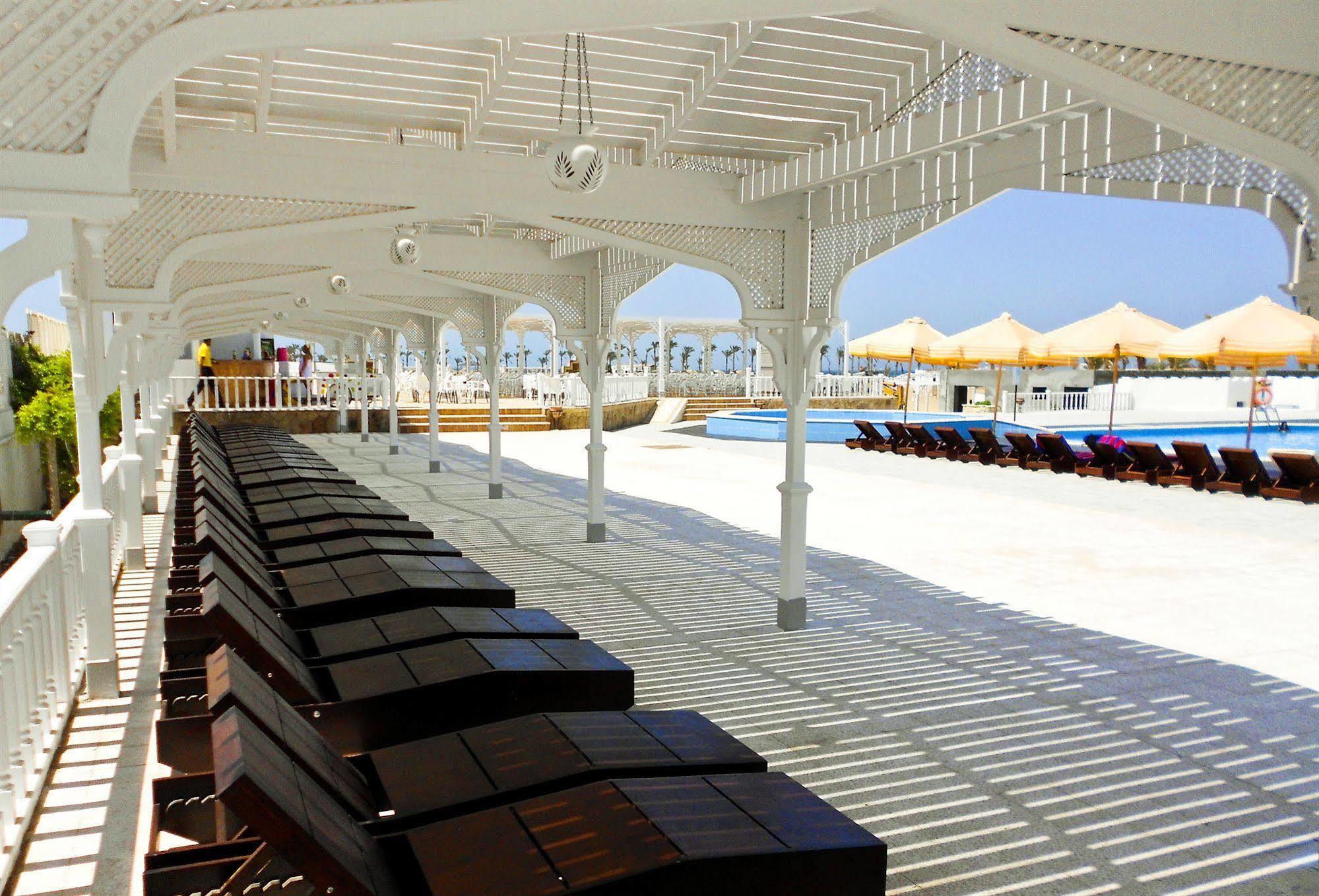 Smartline Colour Beach Resort 4*