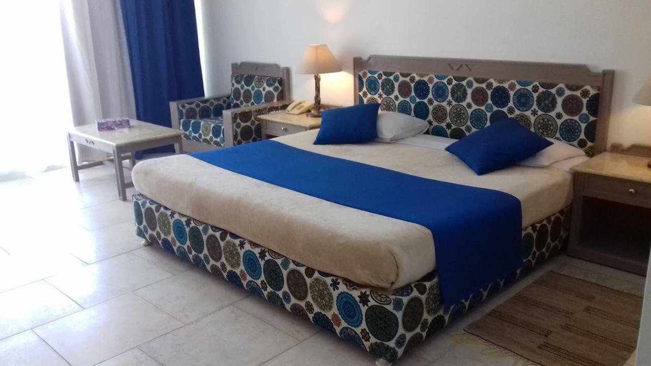 Queen View Resort 4*